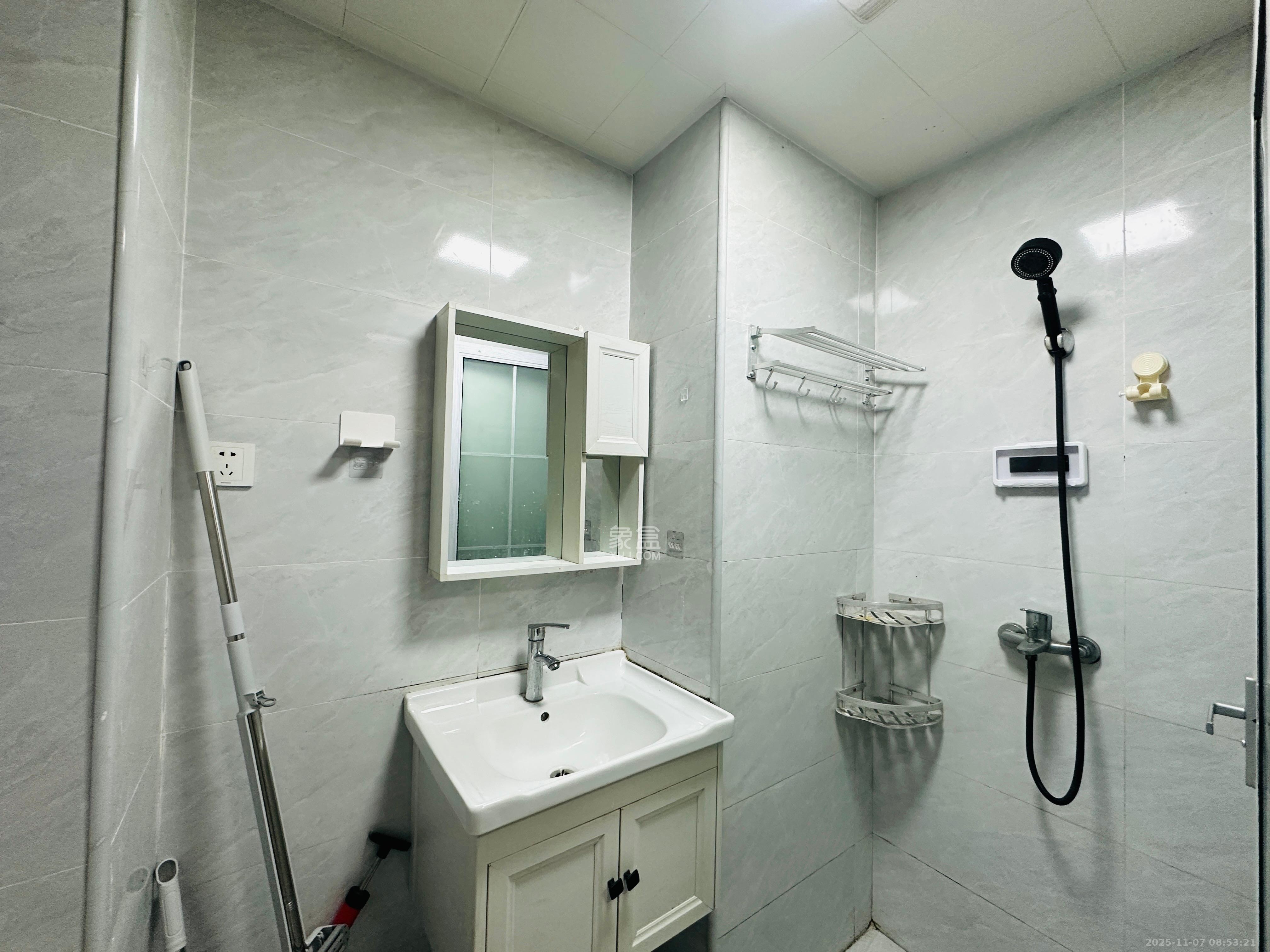 新力铂园（江山云著）  1室1厅1卫    1550.0元/月室内图