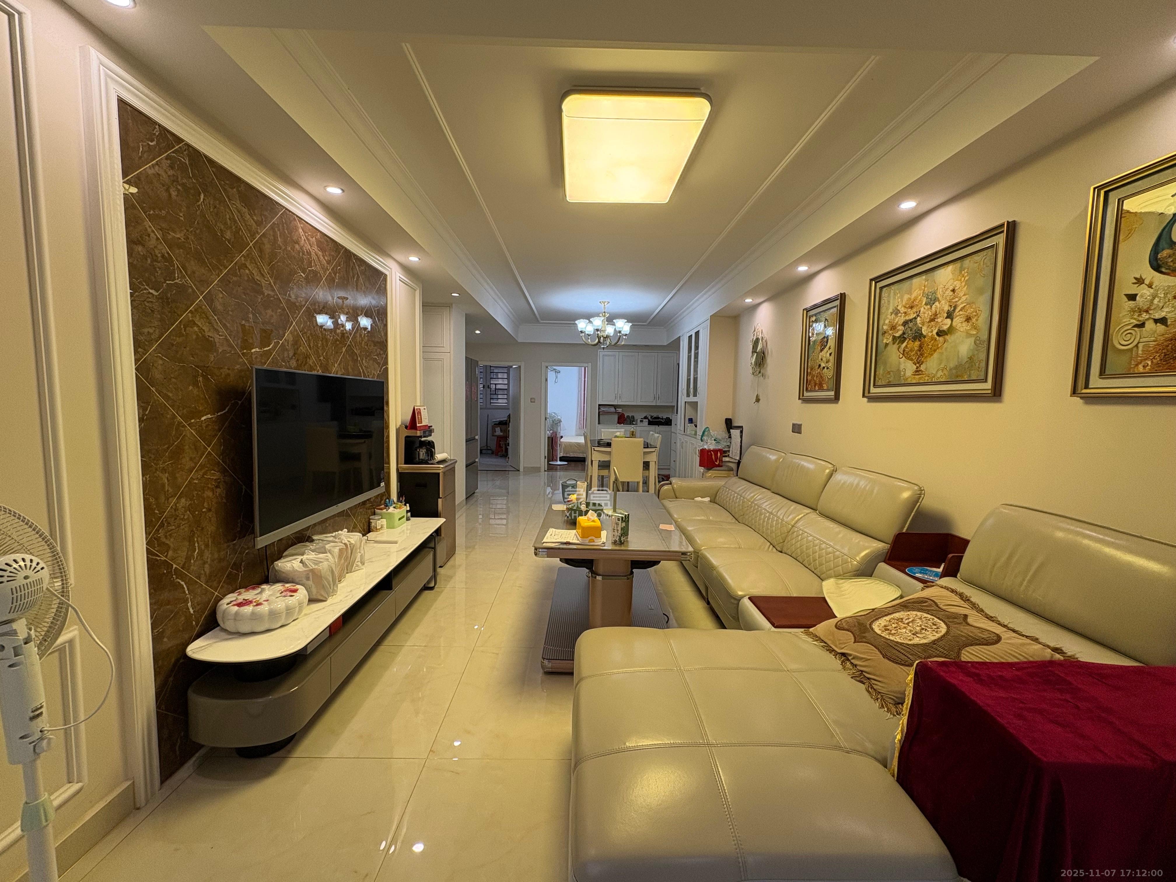 芙蓉万国城MOMA（卓越汇富苑）  3室2厅2卫    3000.0元/月室内图