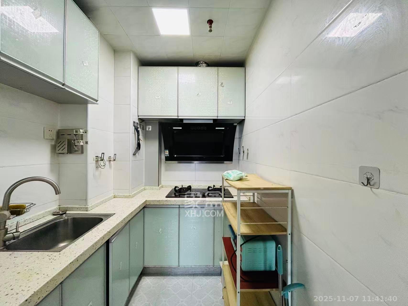 长房半岛蓝湾（观山月）  1室1厅1卫    1300.0元/月