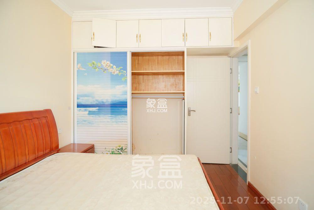 盛地尊域  1室2厅1卫    2000.0元/月室内图