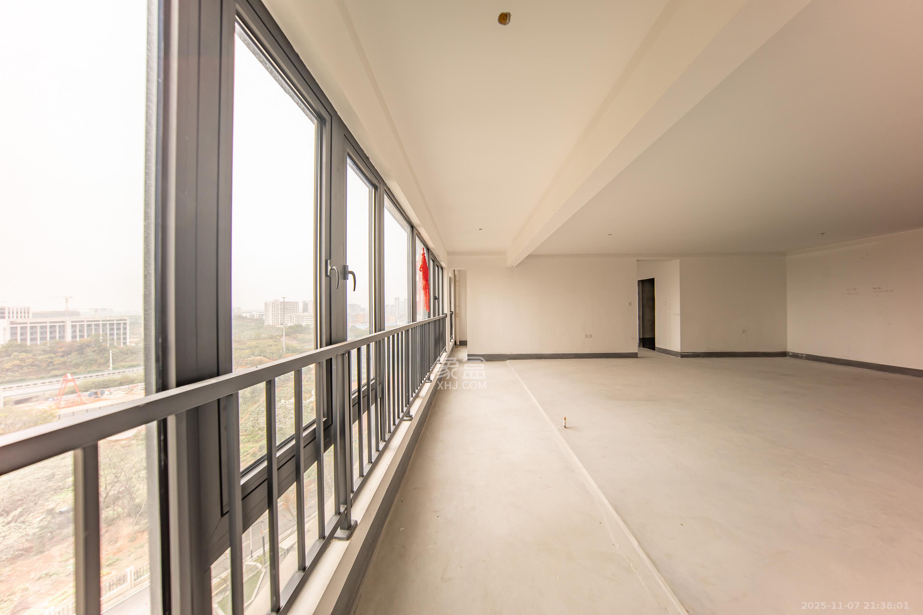 建投象山国际 5室2厅2卫 240.0万 建投象山国际 5室2厅2卫 240.0万阳台