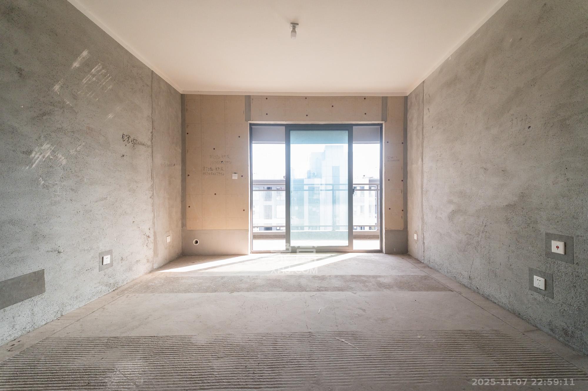 金辉优步星樾 4室2厅2卫 98.0万 金辉优步星樾 4室2厅2卫 98.0万客厅