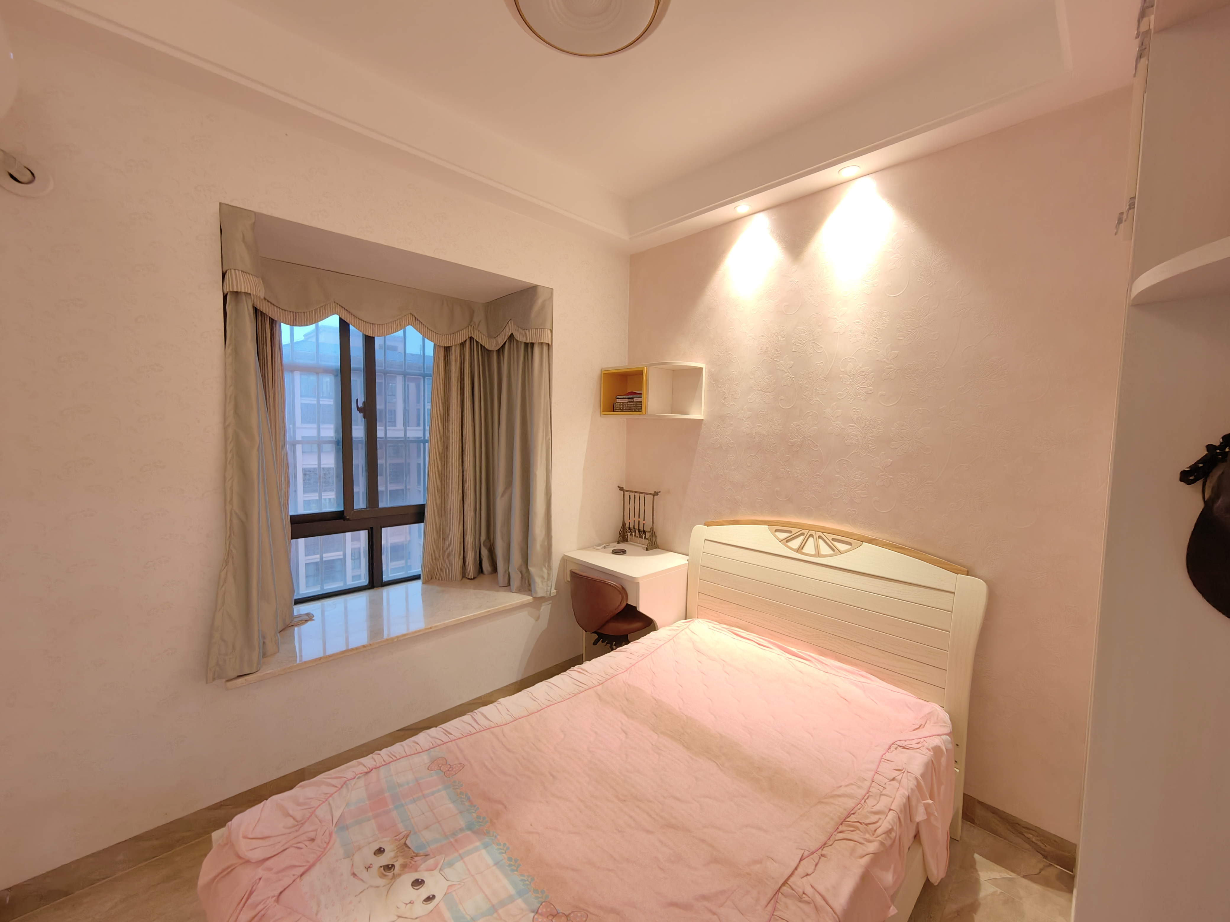 香榭花园  1室0厅0卫    186.0万客厅