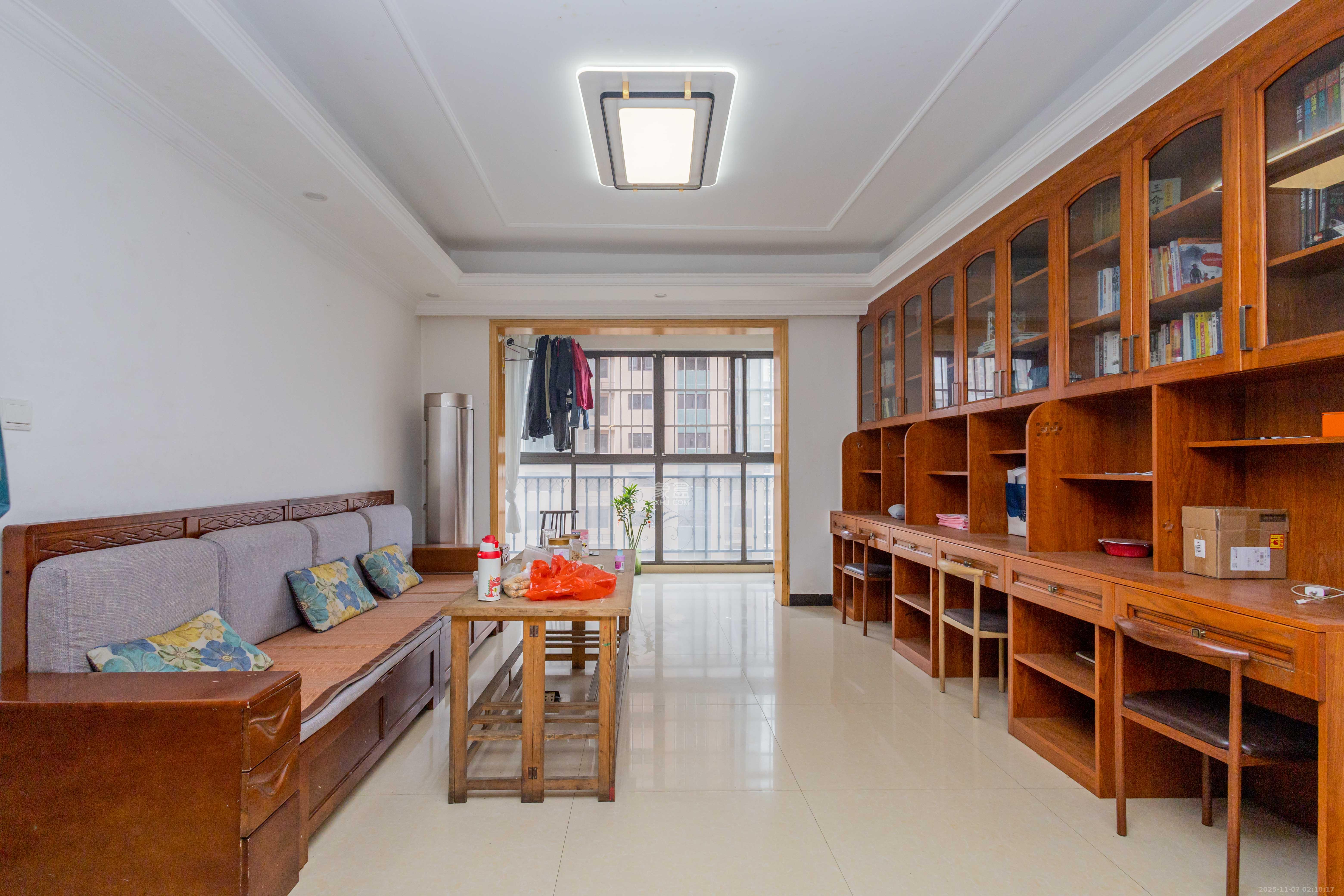 紫云阁 4室2厅2卫 71.8万 紫云阁 4室2厅2卫 71.8万客厅