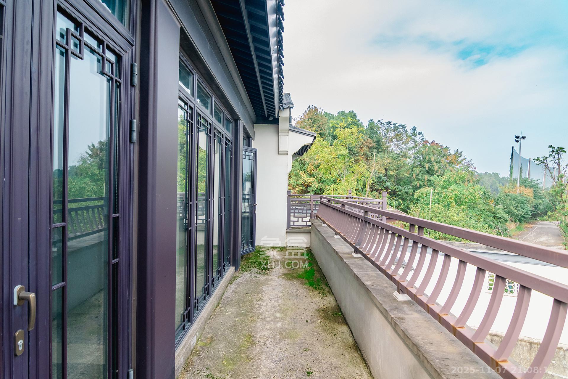 绿城高尔夫小镇  6室2厅2卫    900.0万其他