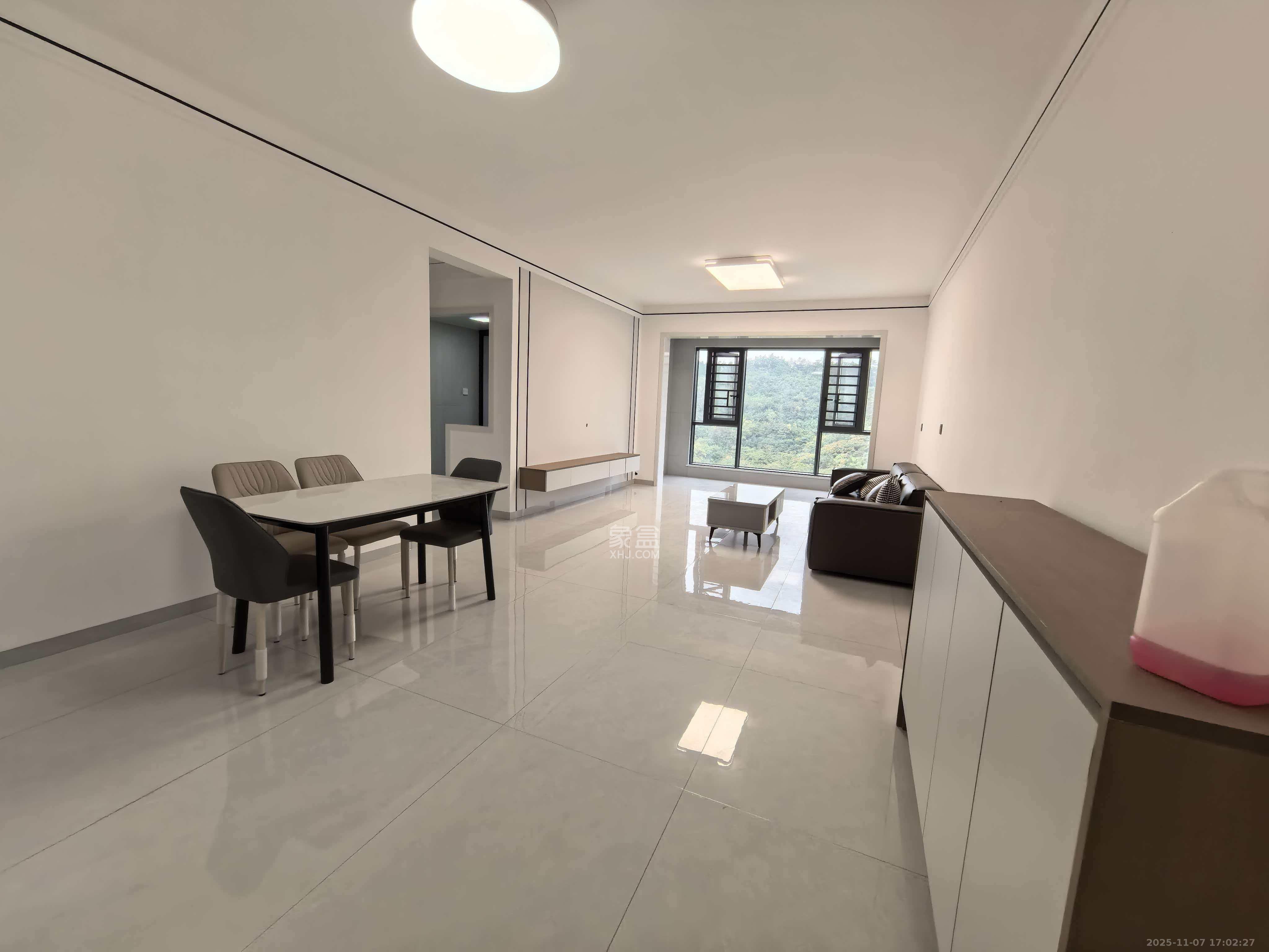 杏梨苑 3室1厅1卫 2300.0元/月 杏梨苑 3室1厅1卫 2300.0元/月室内图