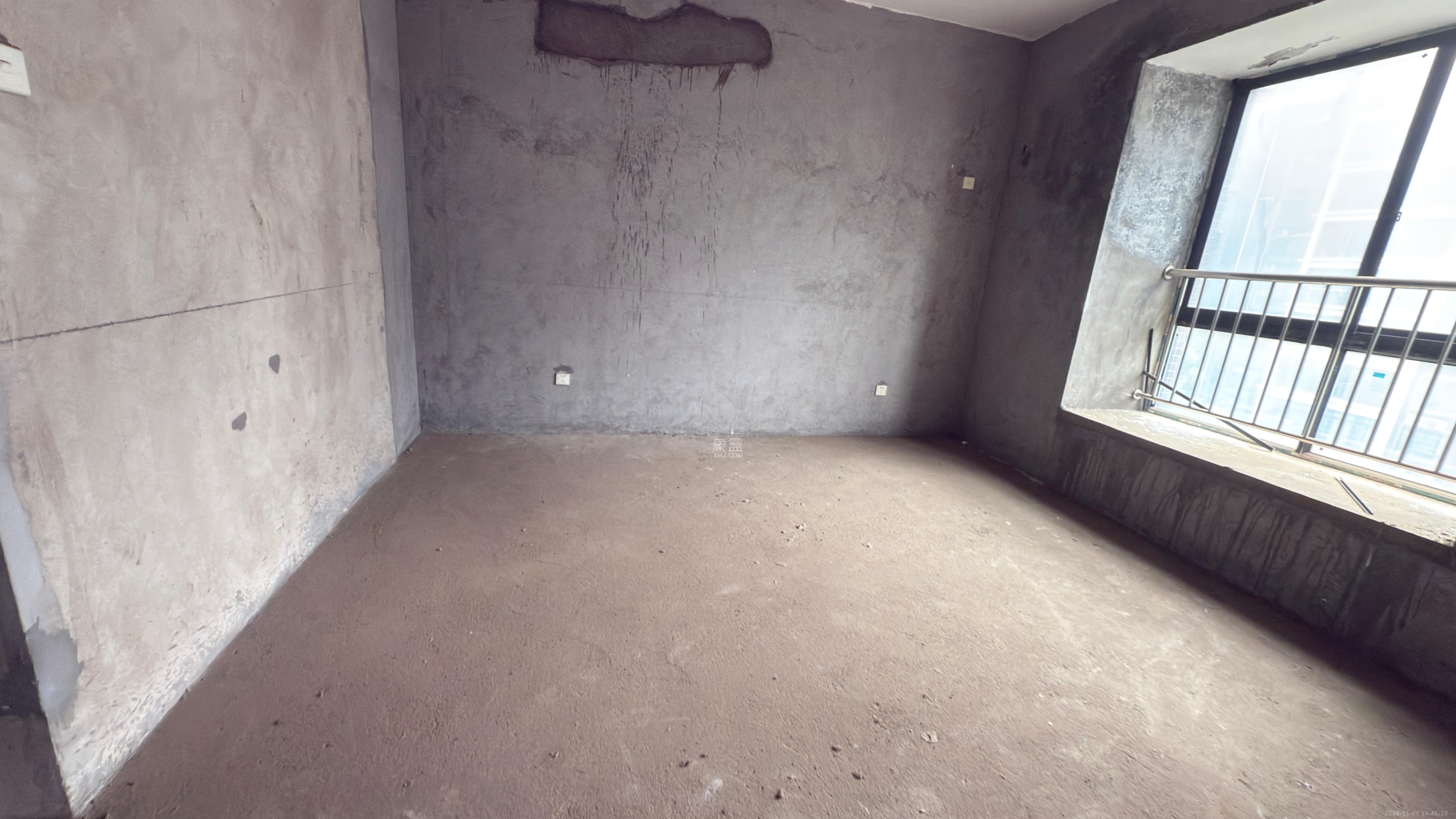 九华湘军源  1室0厅0卫    42.4万客厅