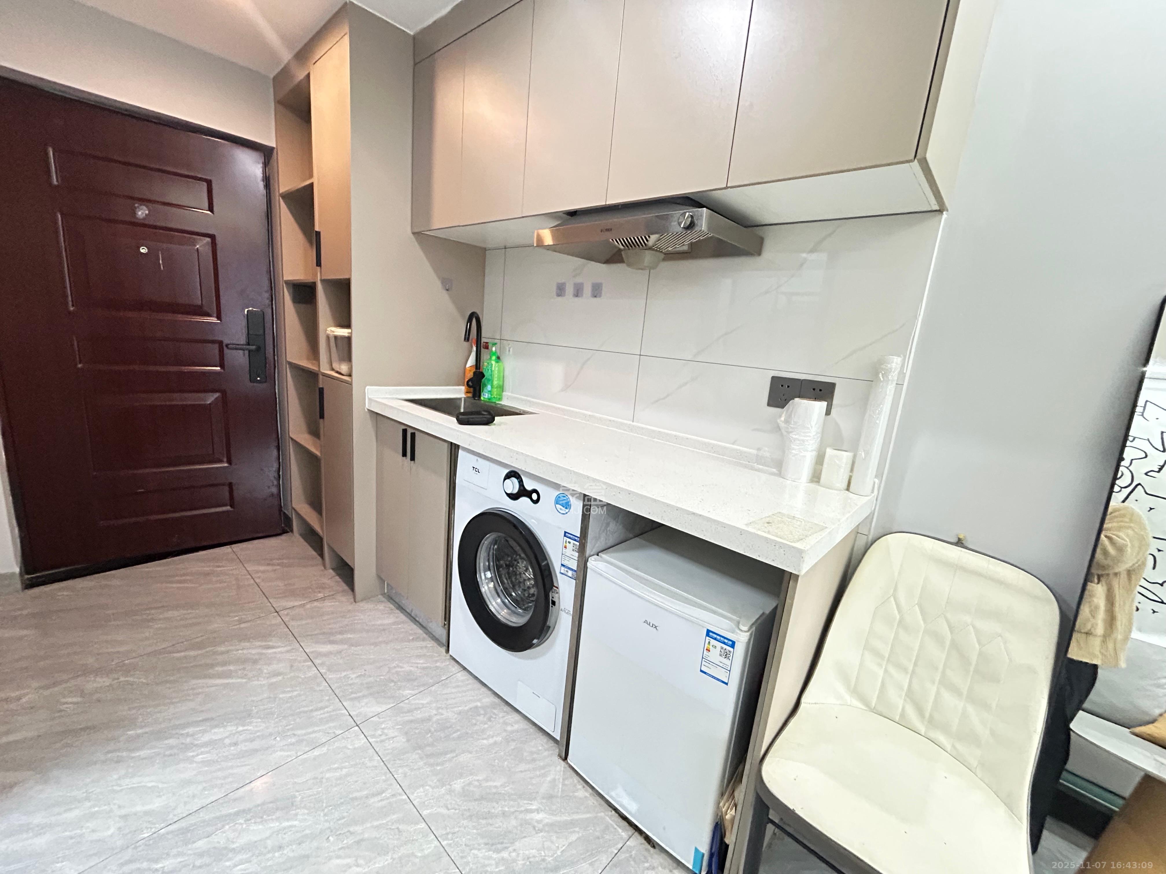 保利天禧EF区  1室1厅1卫    1650.0元/月室内图