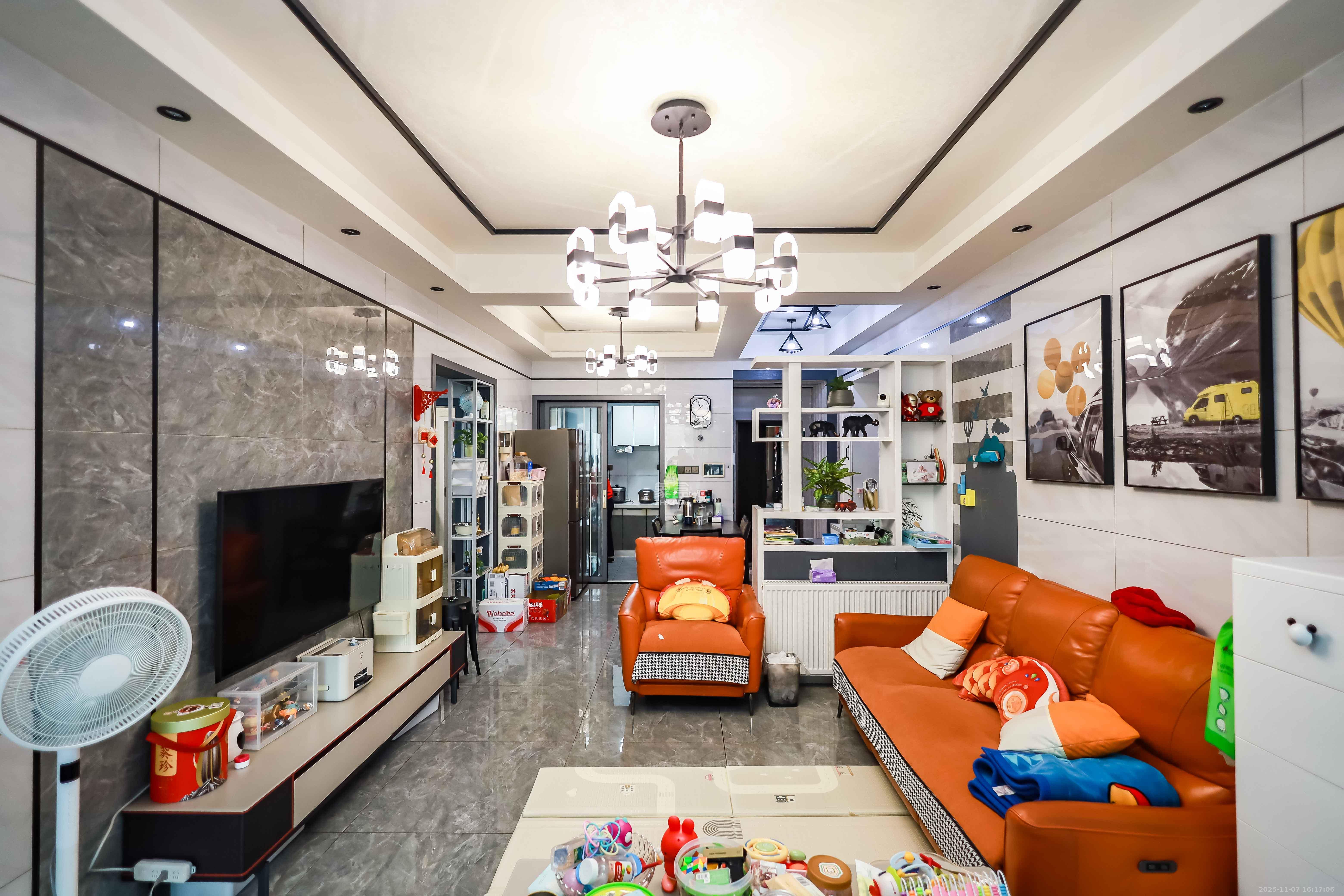 万象府台 3室2厅1卫 178.0万 万象府台 3室2厅1卫 178.0万客厅