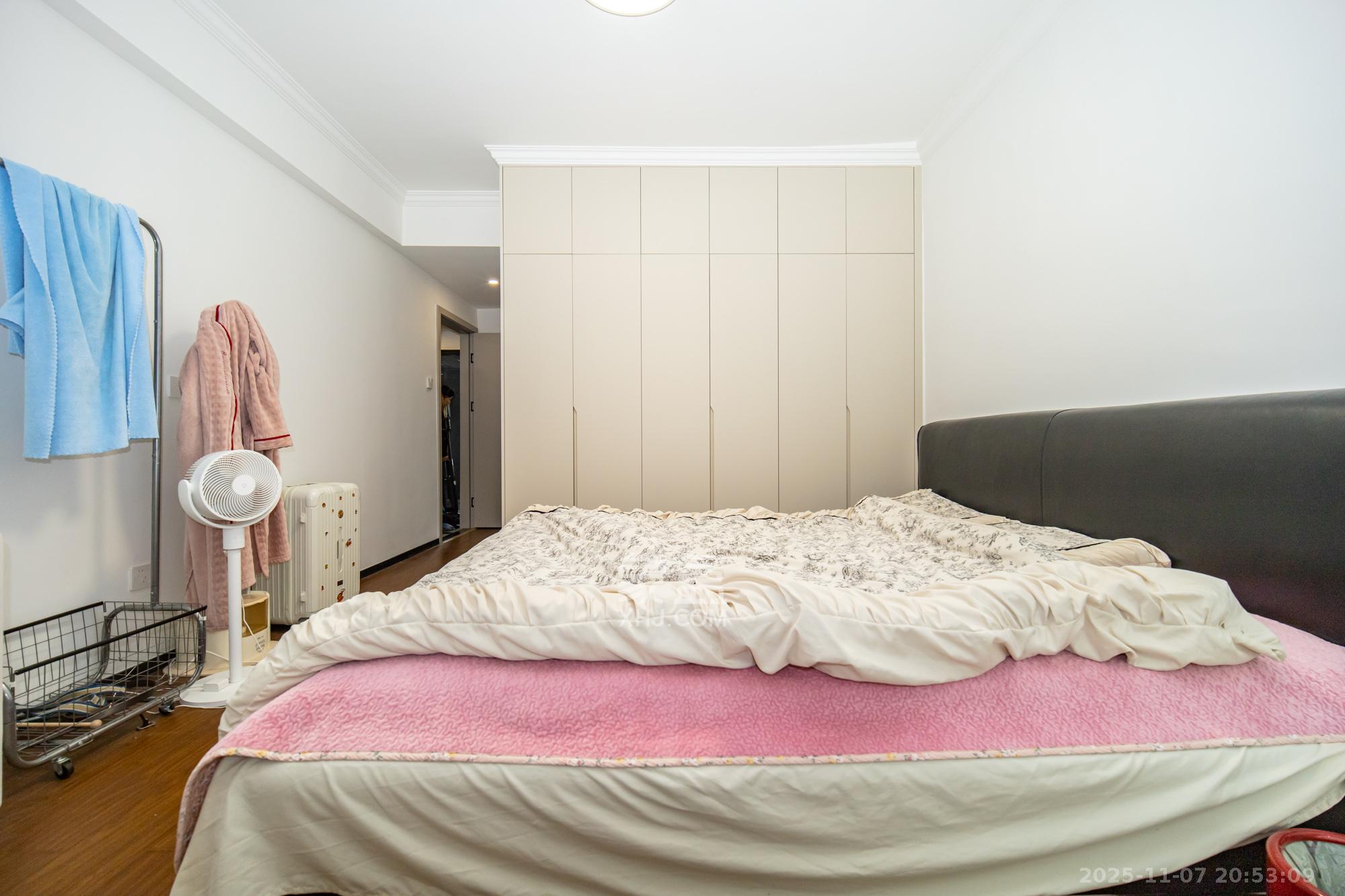 蓝山郡 3室2厅2卫 100.0万 蓝山郡 3室2厅2卫 100.0万卧室