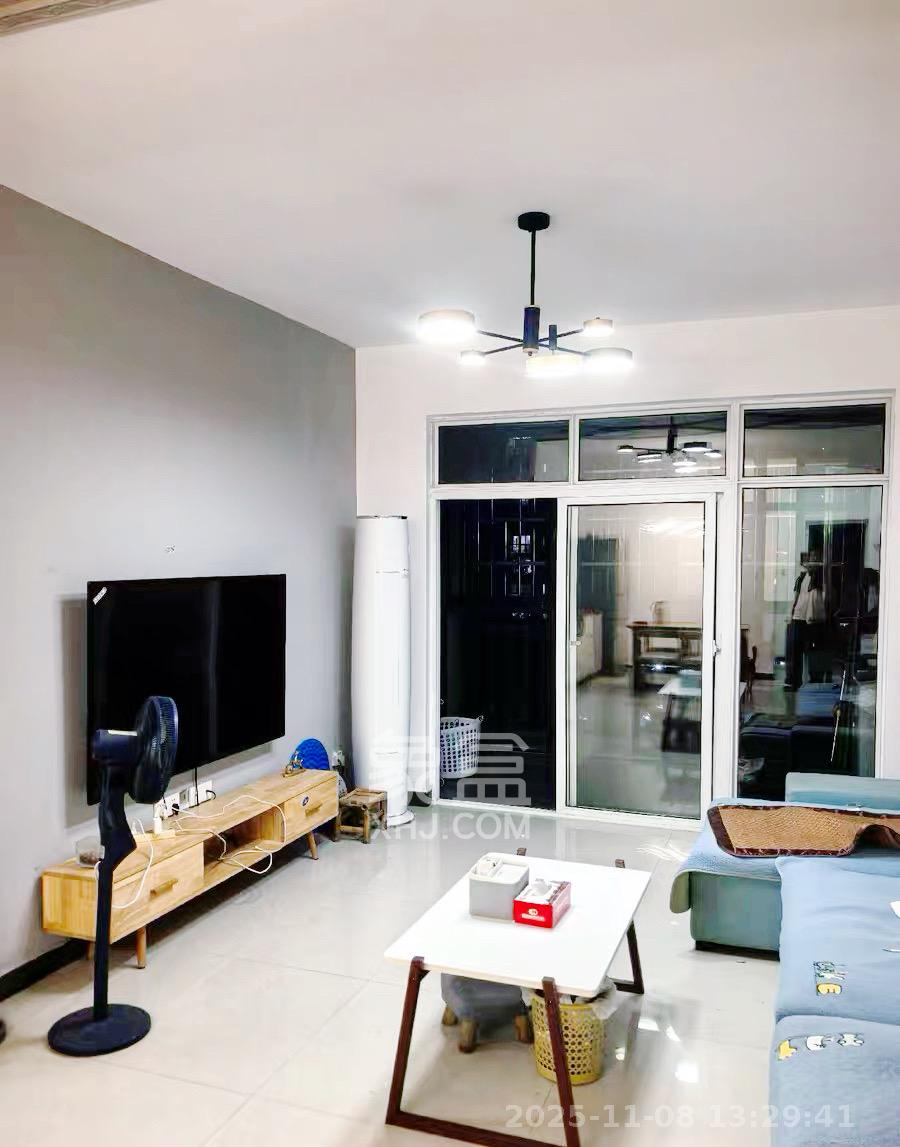 三景国际  2室1厅1卫    1500.0元/月