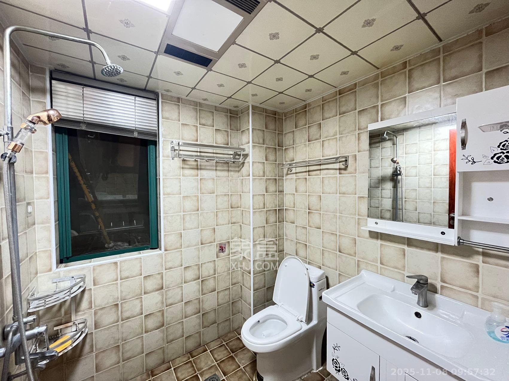 西韵佳苑 2室2厅1卫 2400.0元/月 西韵佳苑 2室2厅1卫 2400.0元/月室内图