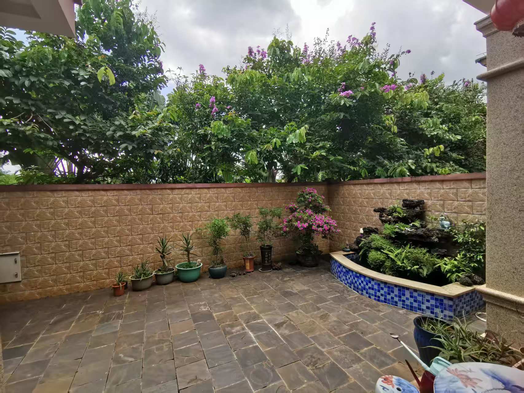 绿城桃李春风  5室3厅4卫    399.0万客厅