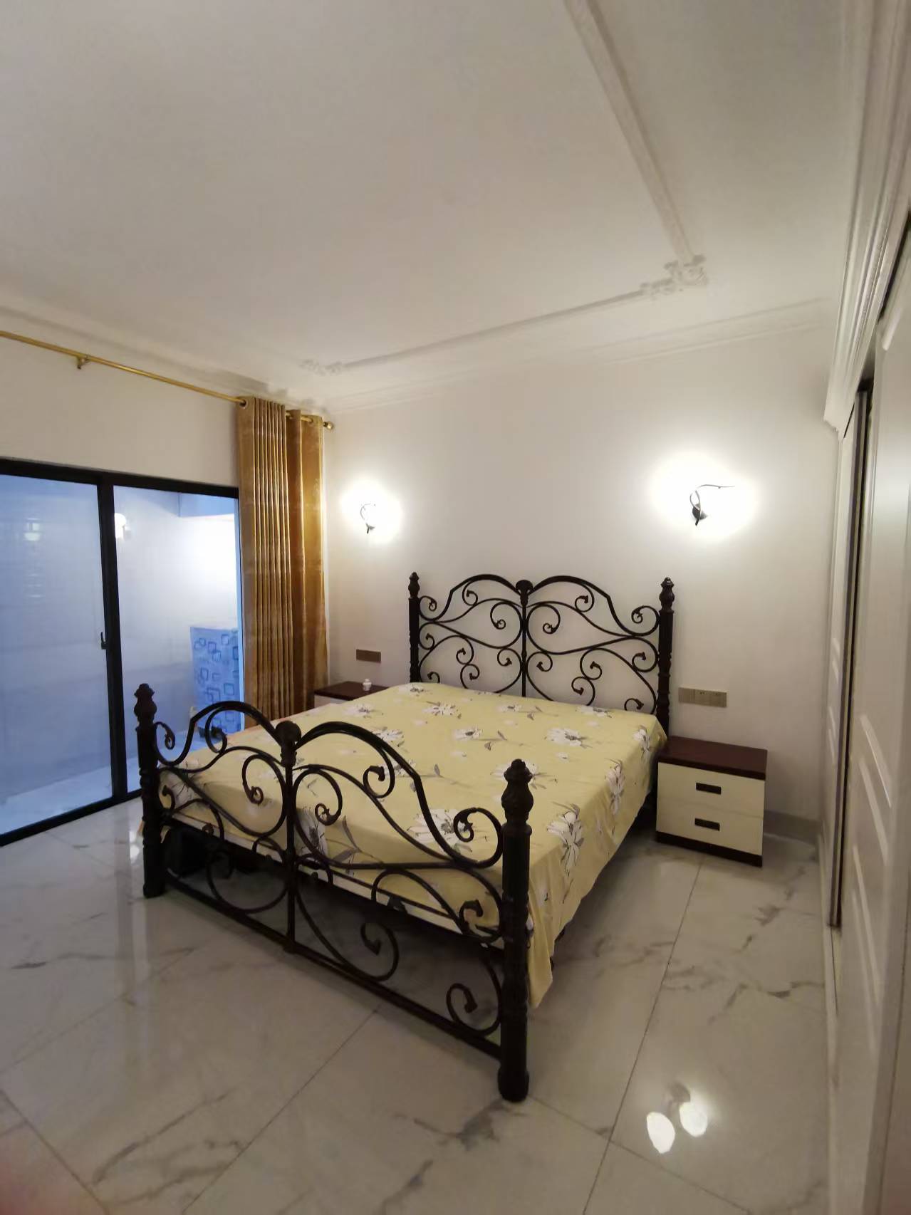 绿城桃李春风  5室3厅4卫    399.0万客厅