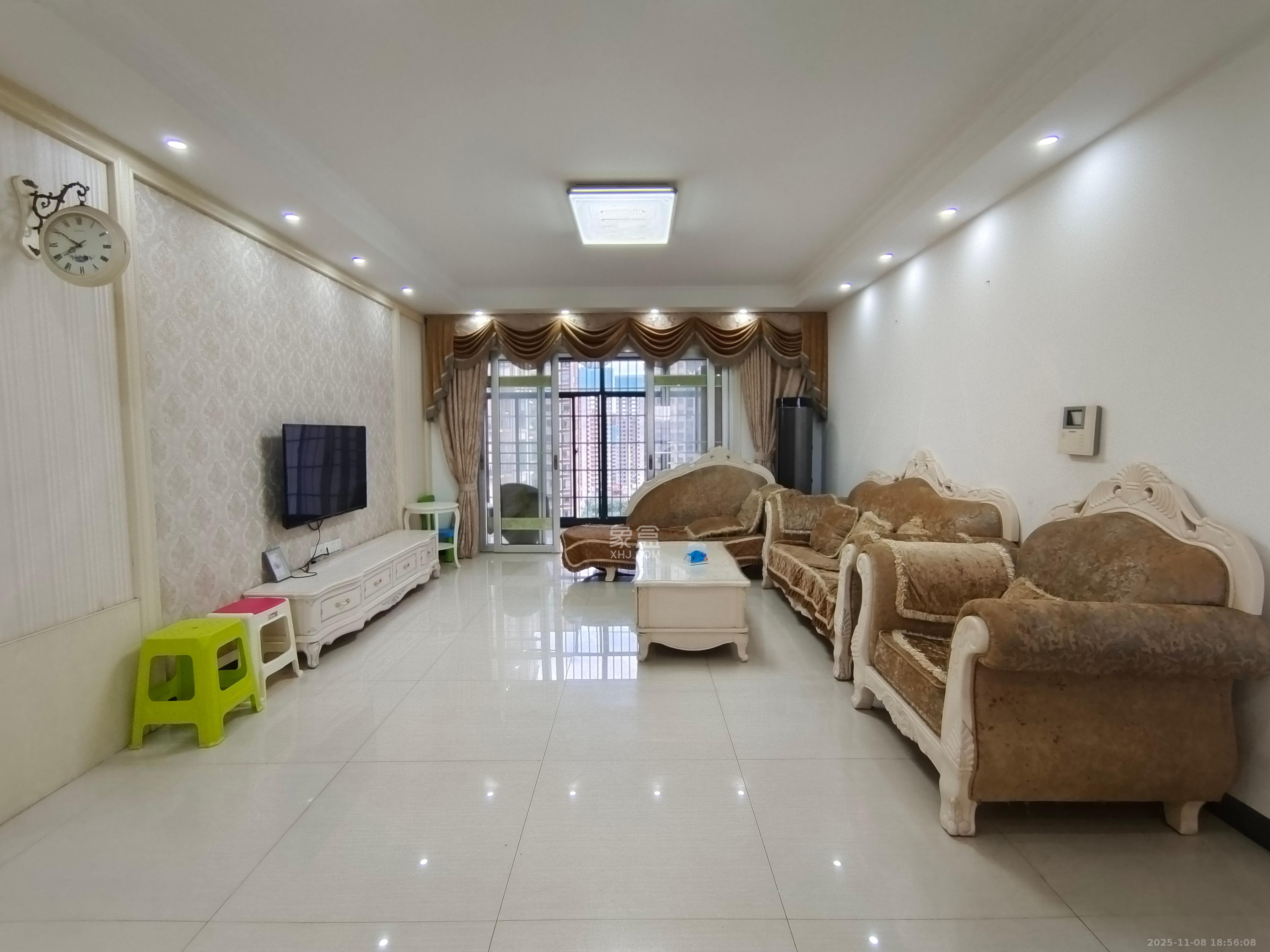 绿洲花园  4室2厅2卫    3800.0元/月室内图