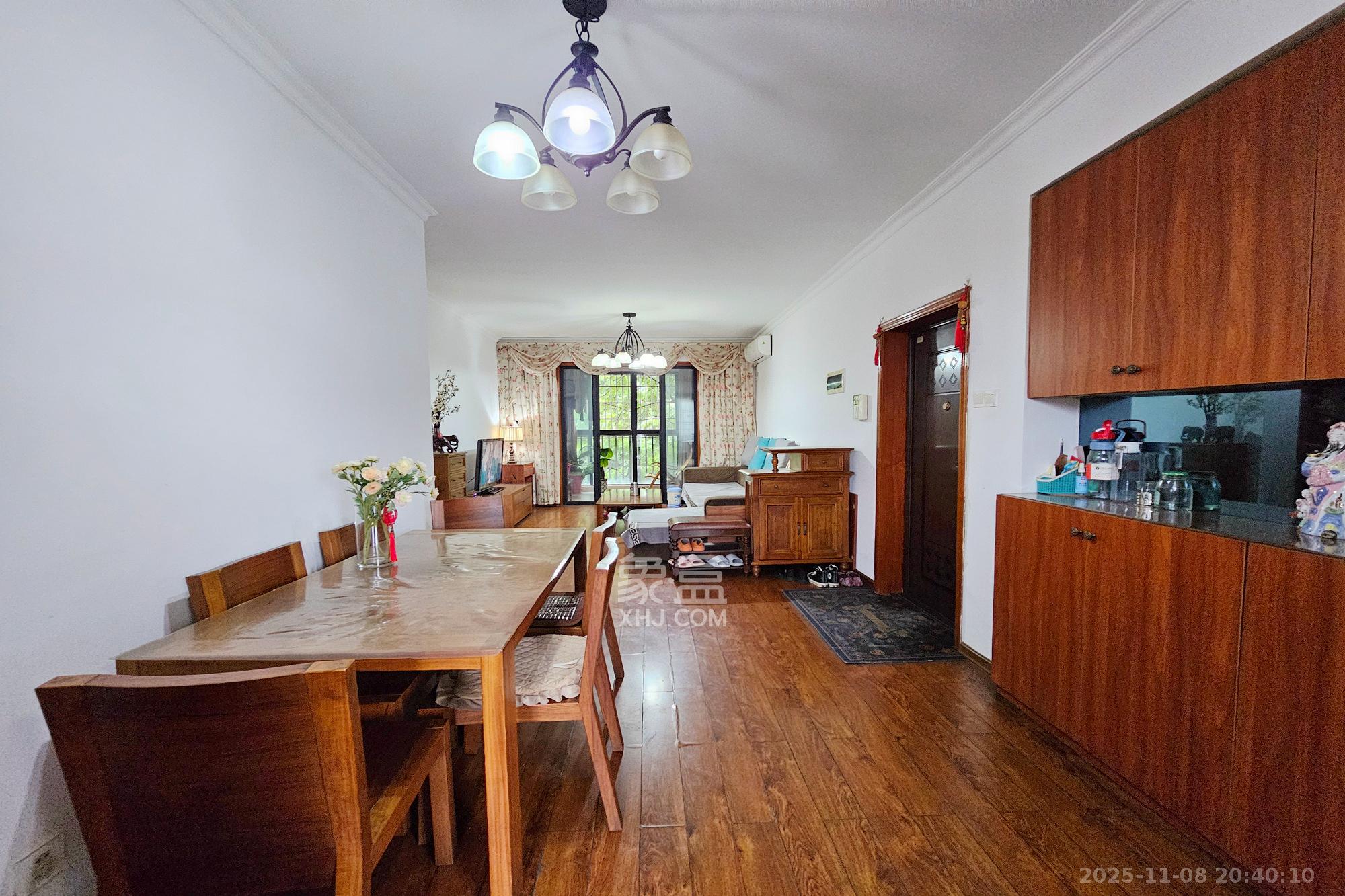 三江花中城  2室2厅1卫    88.0万客厅