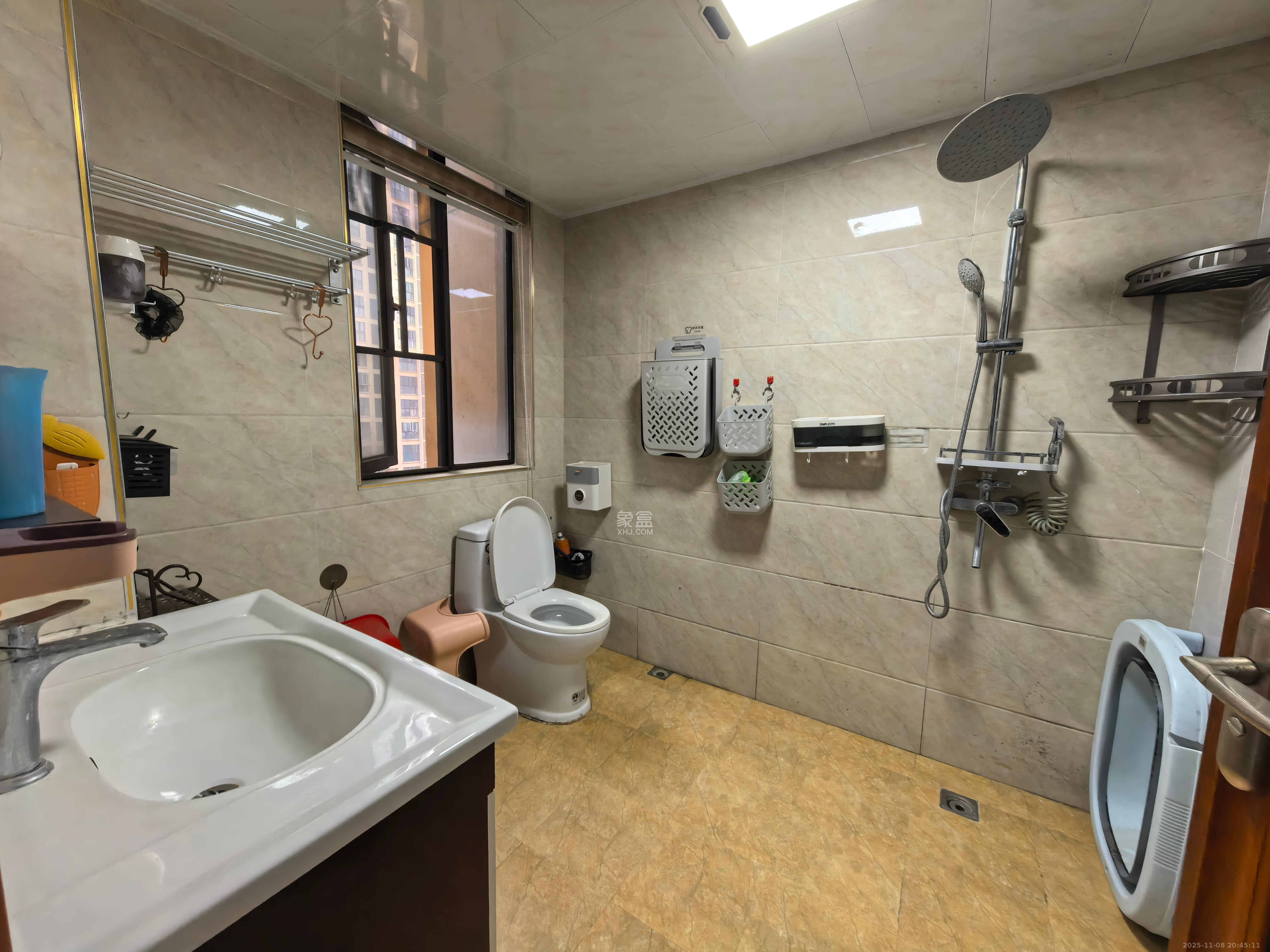 梅溪鑫苑名家  3室2厅2卫    2300.0元/月室内图