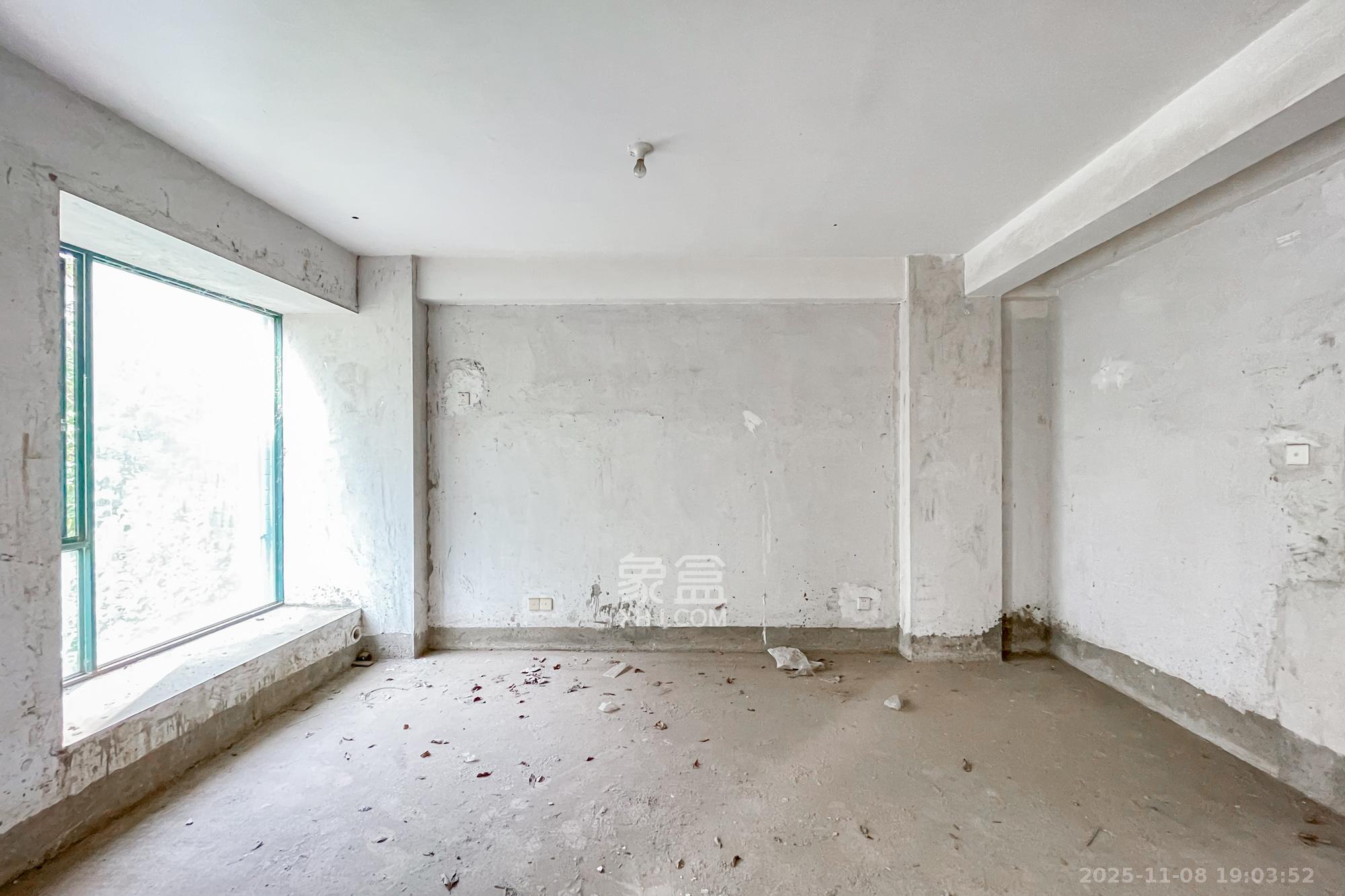 金色山庄 4室2厅2卫 150.0万 金色山庄 4室2厅2卫 150.0万卧室