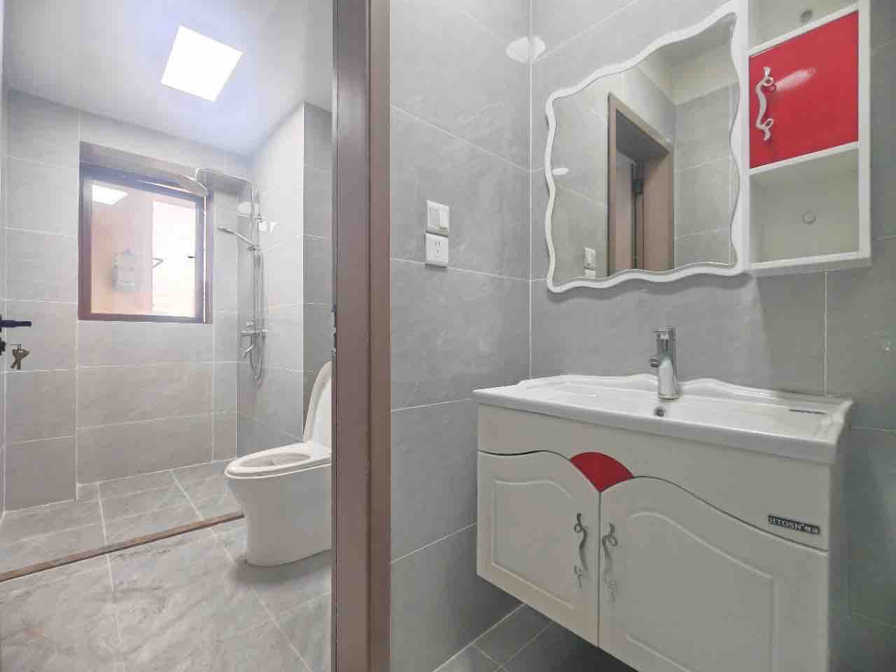 海航豪庭南苑 4室2厅2卫 320.0万 海航豪庭南苑 4室2厅2卫 320.0万客厅