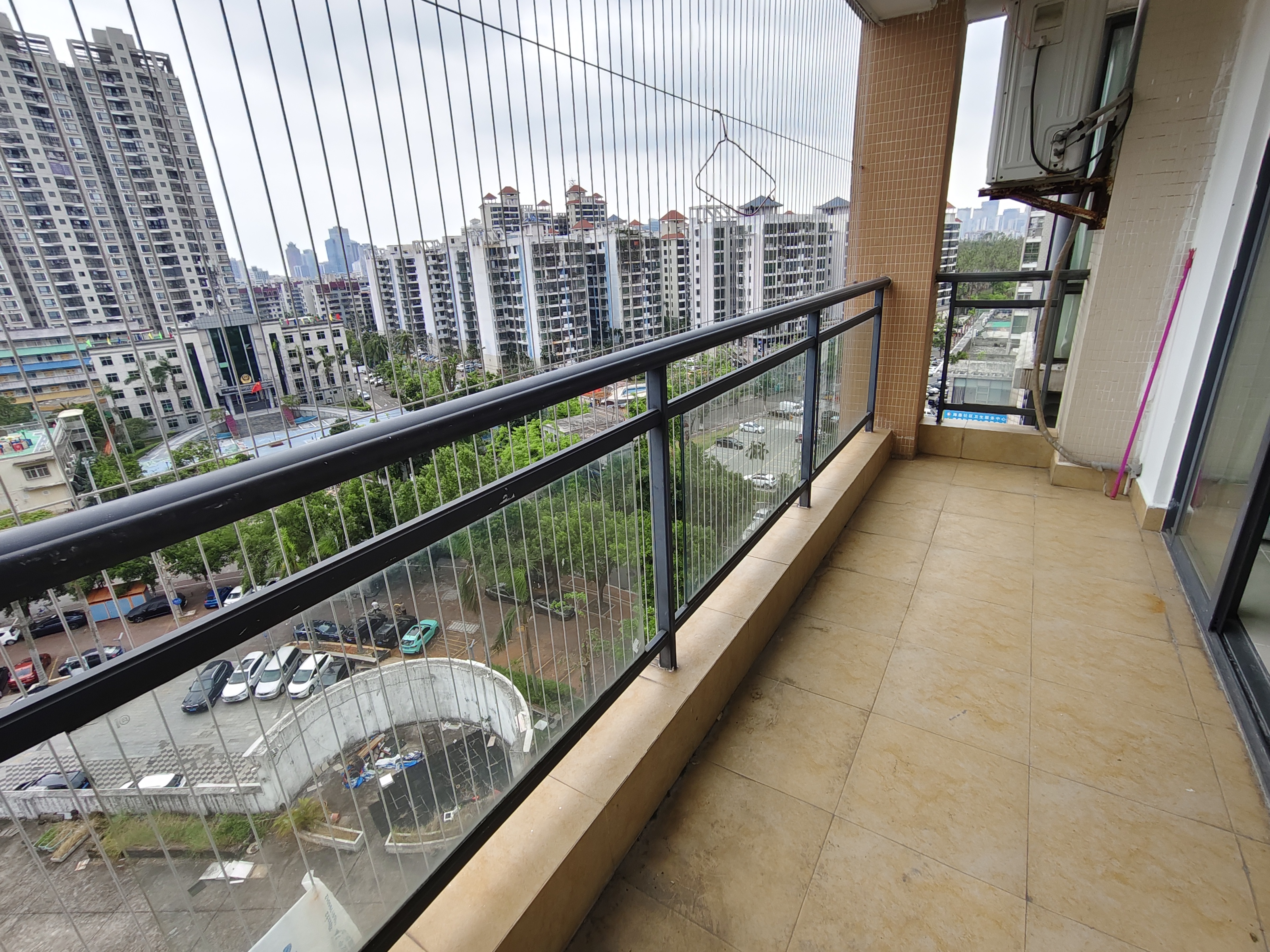 西岭华庭  3室2厅2卫    3000.0元/月室内图