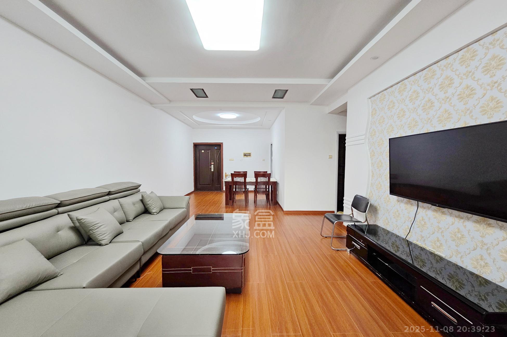 茂华国际湘  1室2厅1卫    70.0万客厅