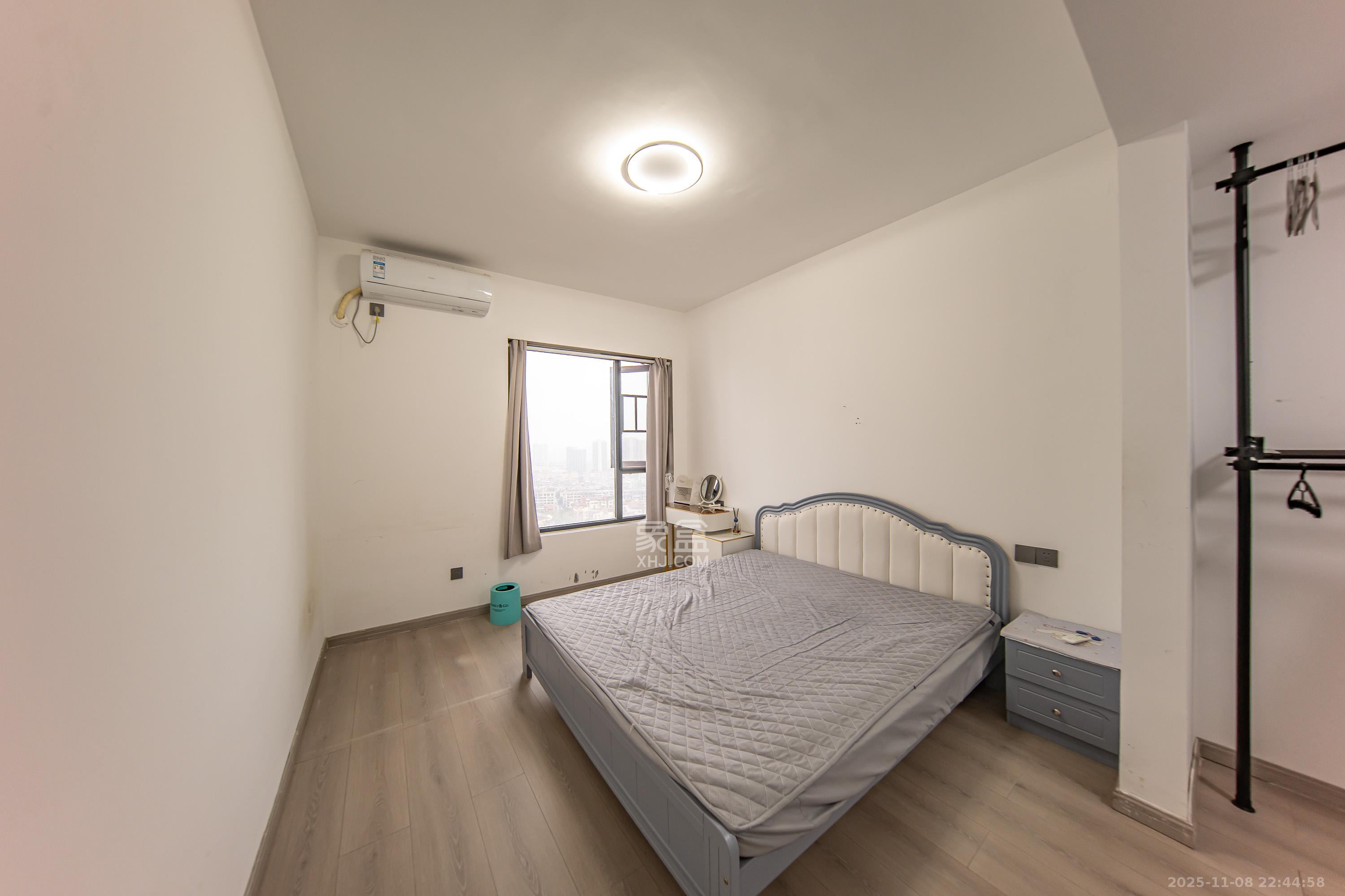 蔷薇国际 3室1厅1卫 70.0万 蔷薇国际 3室1厅1卫 70.0万卧室