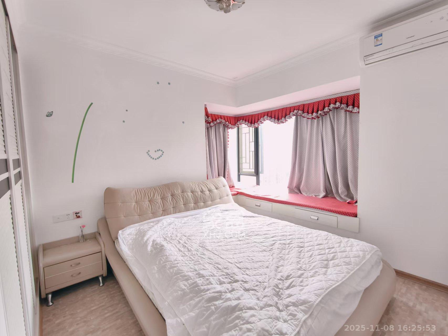 蓝山郡 3室2厅1卫 2200.0元/月 蓝山郡 3室2厅1卫 2200.0元/月室内图