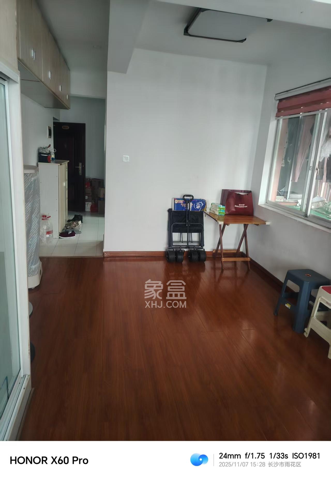 银轩铭誉（四海怡家）  1室1厅1卫    1700.0元/月