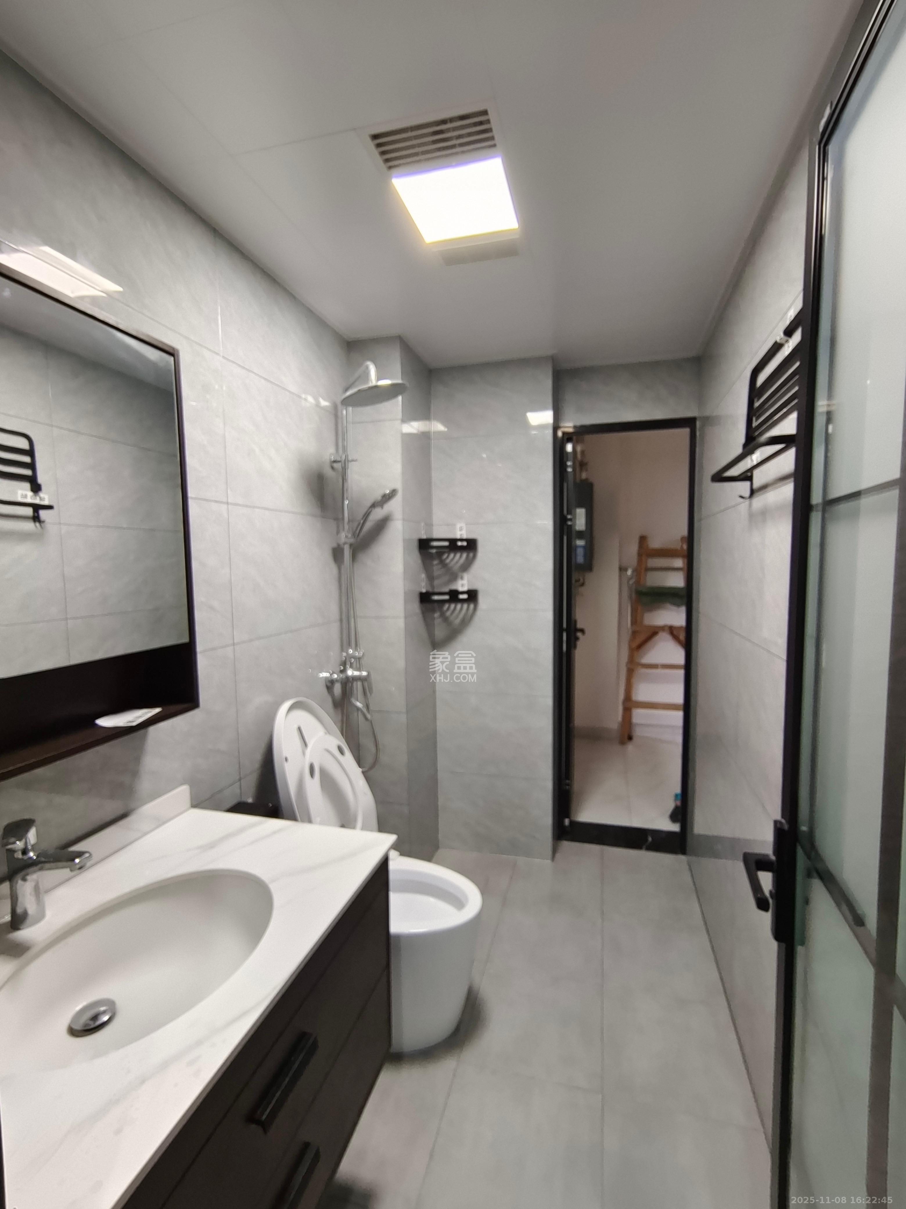 保利大都汇一期、二期  3室2厅1卫    3300.0元/月室内图