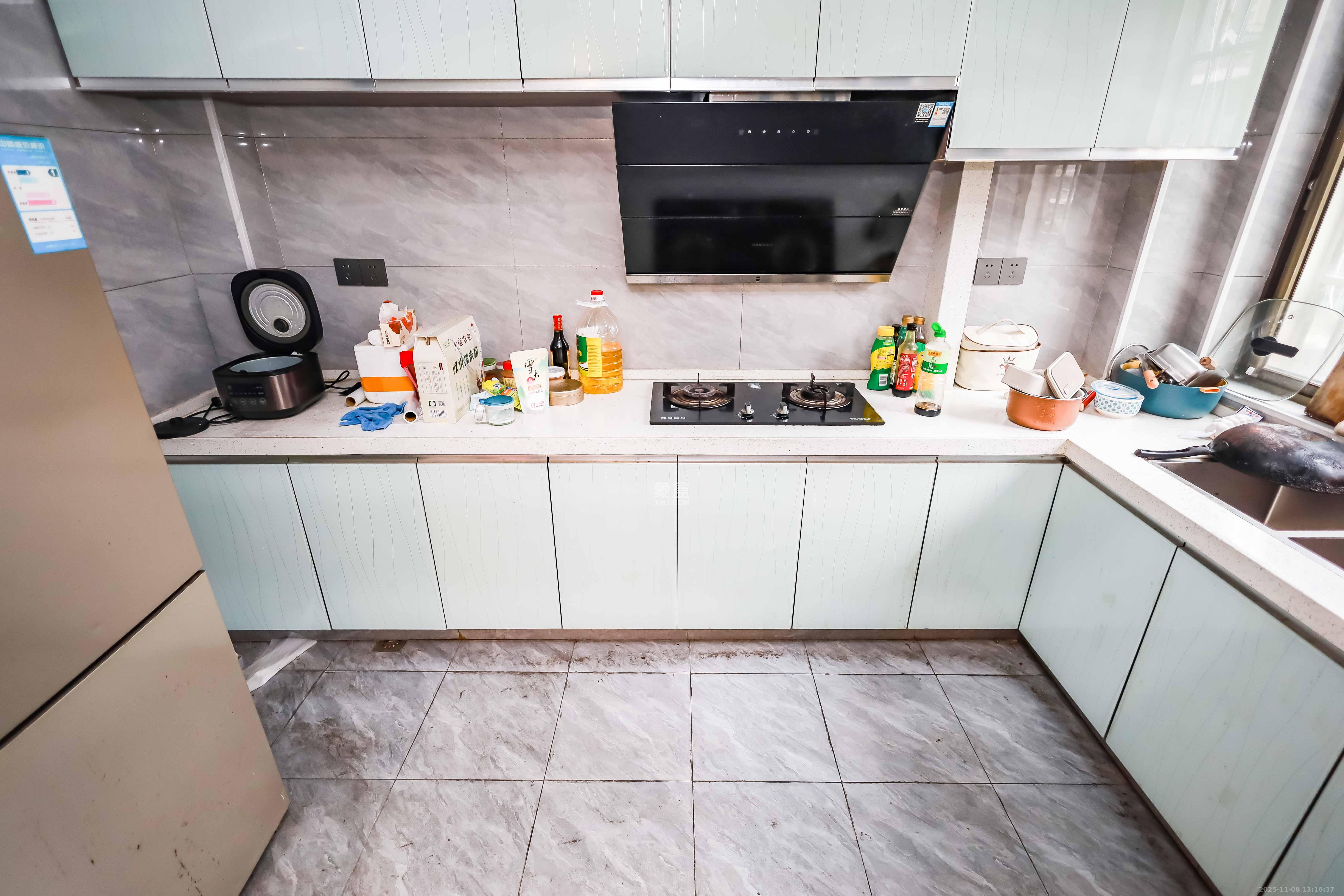 金峰小区北院（七里营社区）  4室2厅2卫    90.0万厨房