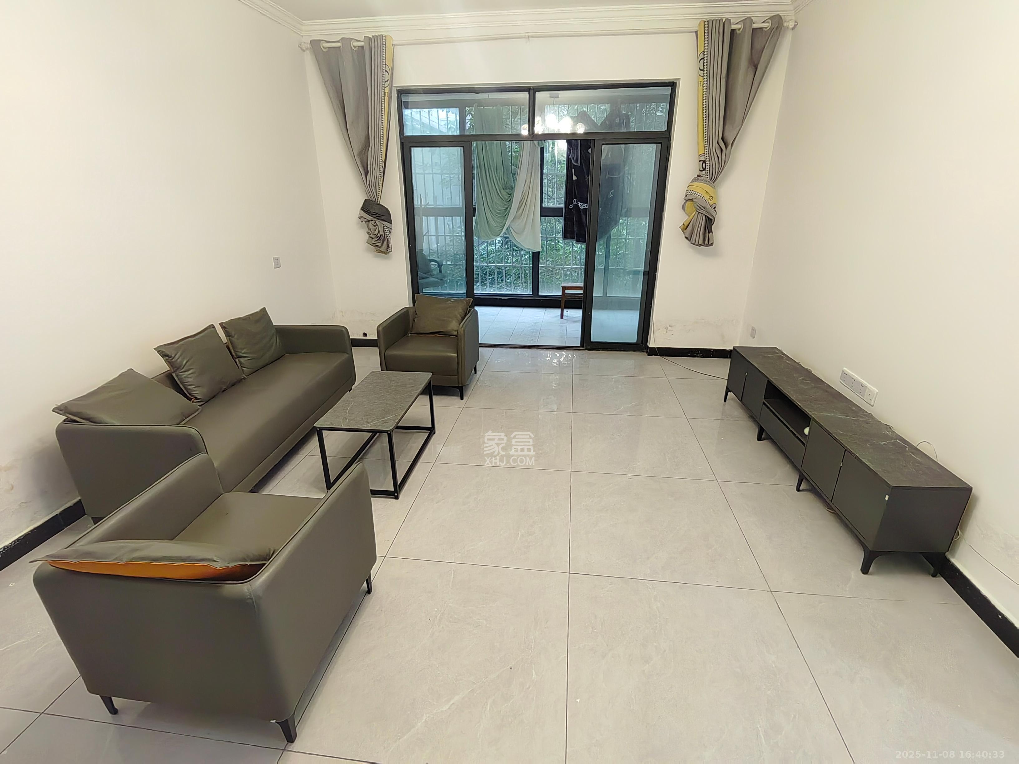 世纪桃花苑 3室2厅2卫 2100.0元/月 世纪桃花苑 3室2厅2卫 2100.0元/月室内图