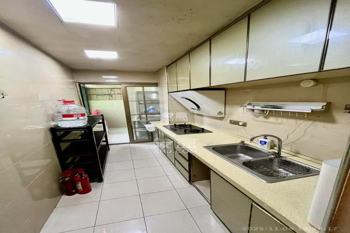 新城新世界一二三期 1室2厅1卫 2500.0元/月 新城新世界一二三期 1室2厅1卫 2500.0元/月室内图