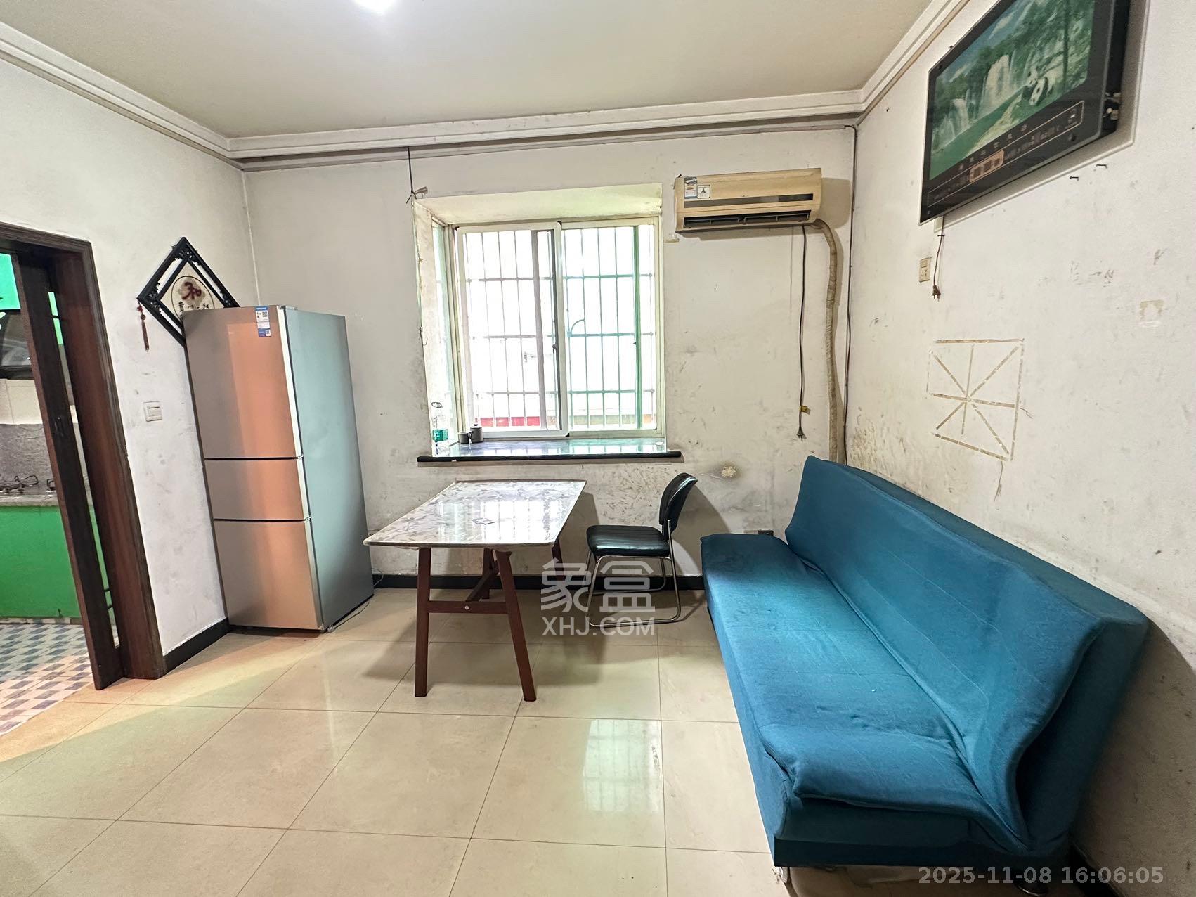 中南汽车世界  2室1厅1卫    1000.0元/月