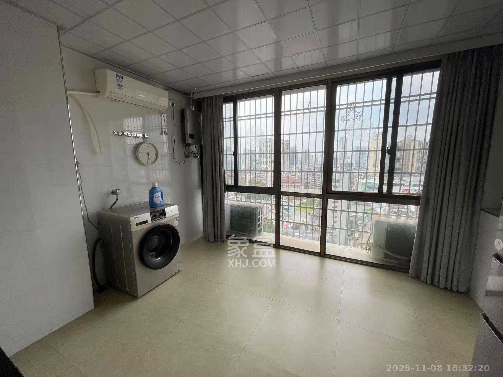 长宝1667  3室2厅2卫    4500.0元/月室内图