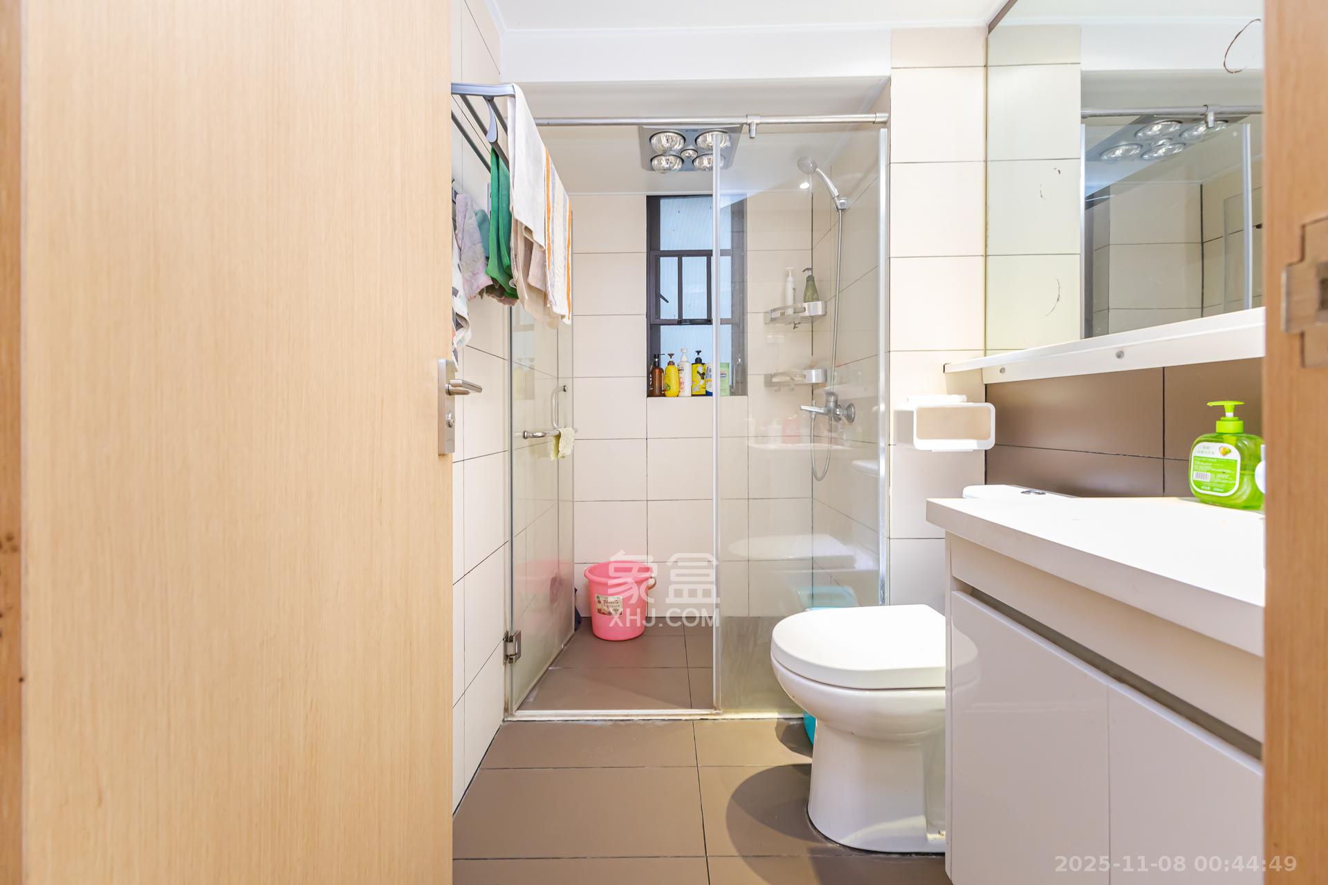 时代倾城二期 4室2厅2卫 78.0万 时代倾城二期 4室2厅2卫 78.0万卫生间