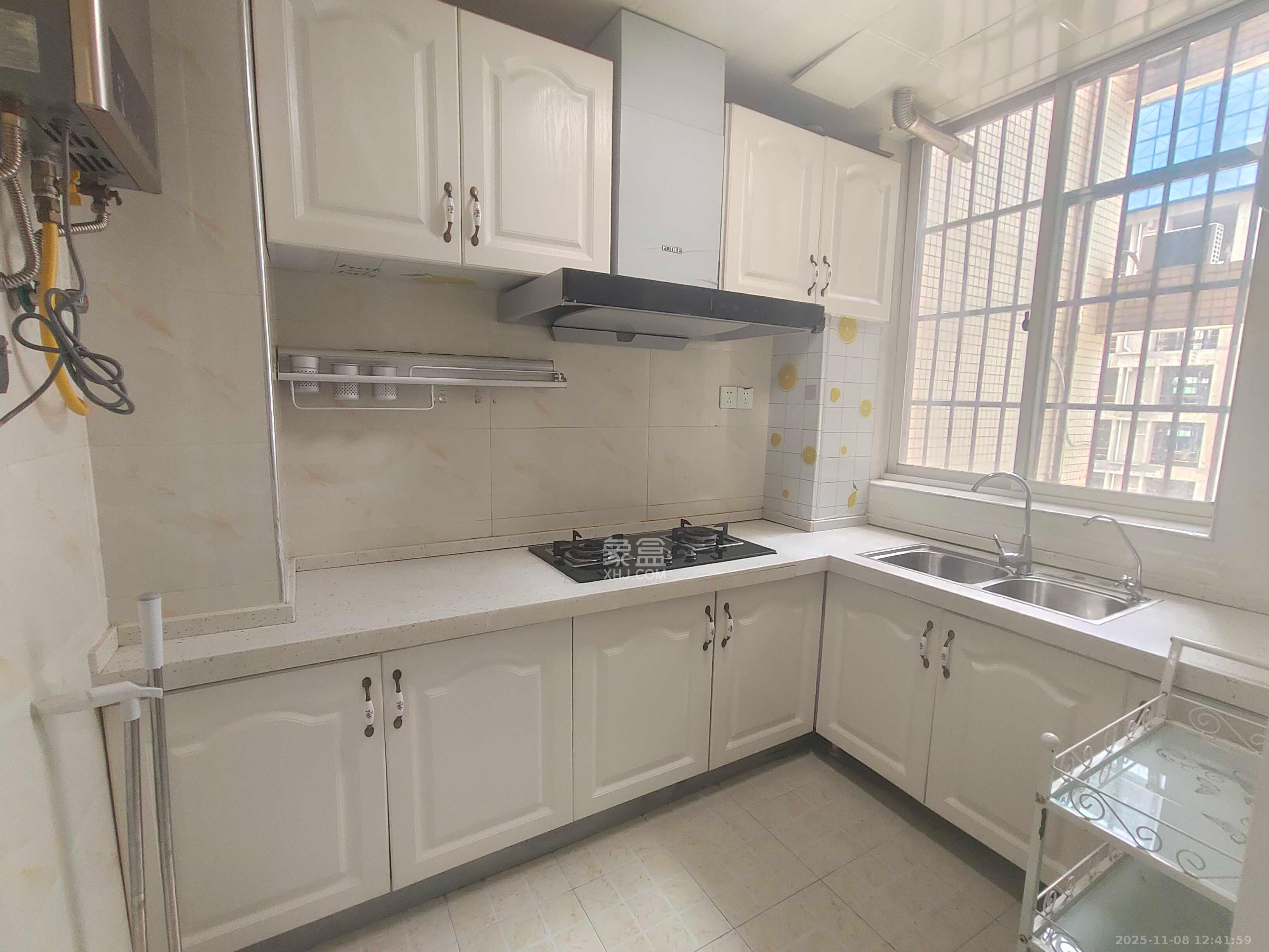 朝阳银座  3室1厅1卫    2300.0元/月室内图