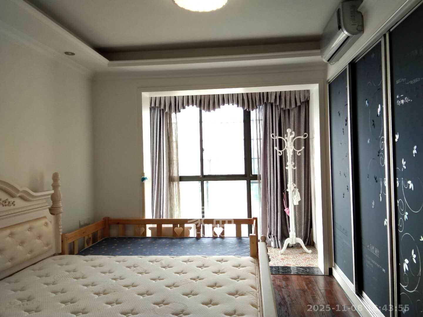 万树丹堤  4室2厅2卫    4000.0元/月室内图