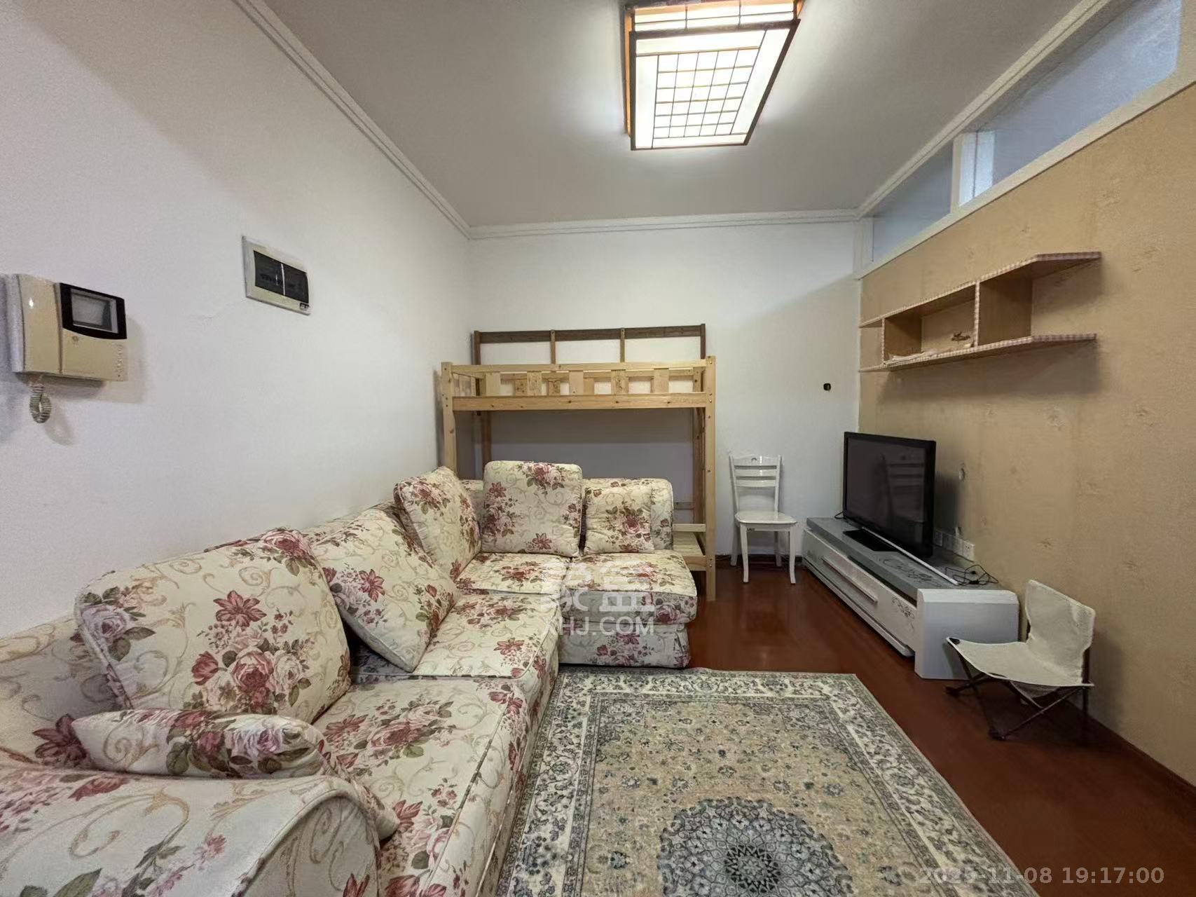 巢之恋  1室1厅1卫    1600.0元/月