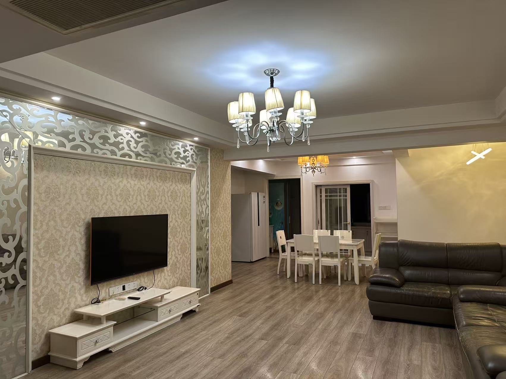 锦绣边城 3室2厅2卫 1700.0元/月 锦绣边城 3室2厅2卫 1700.0元/月室内图