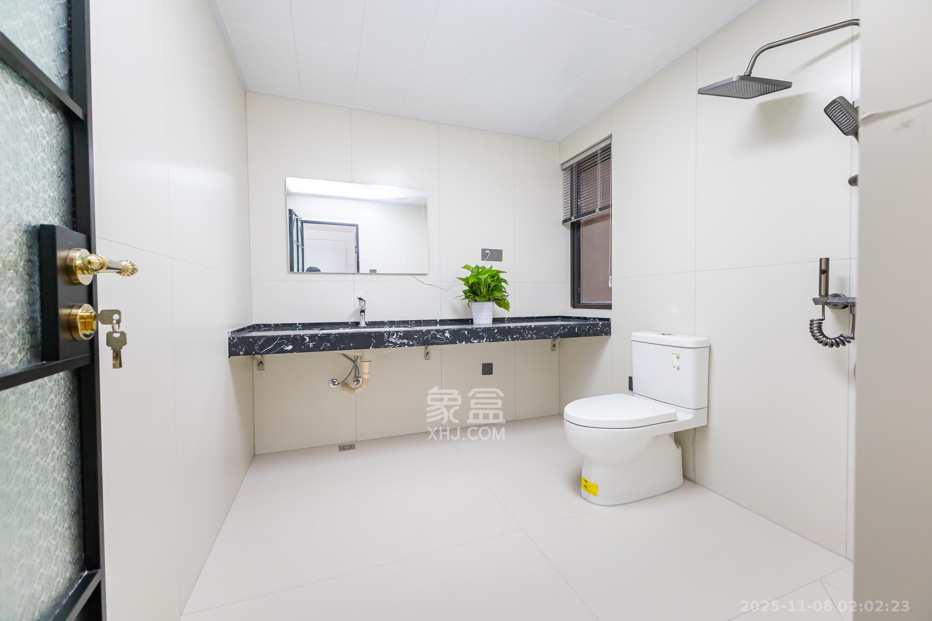 长燃新奥佳园 4室2厅2卫 119.0万 长燃新奥佳园 4室2厅2卫 119.0万卫生间