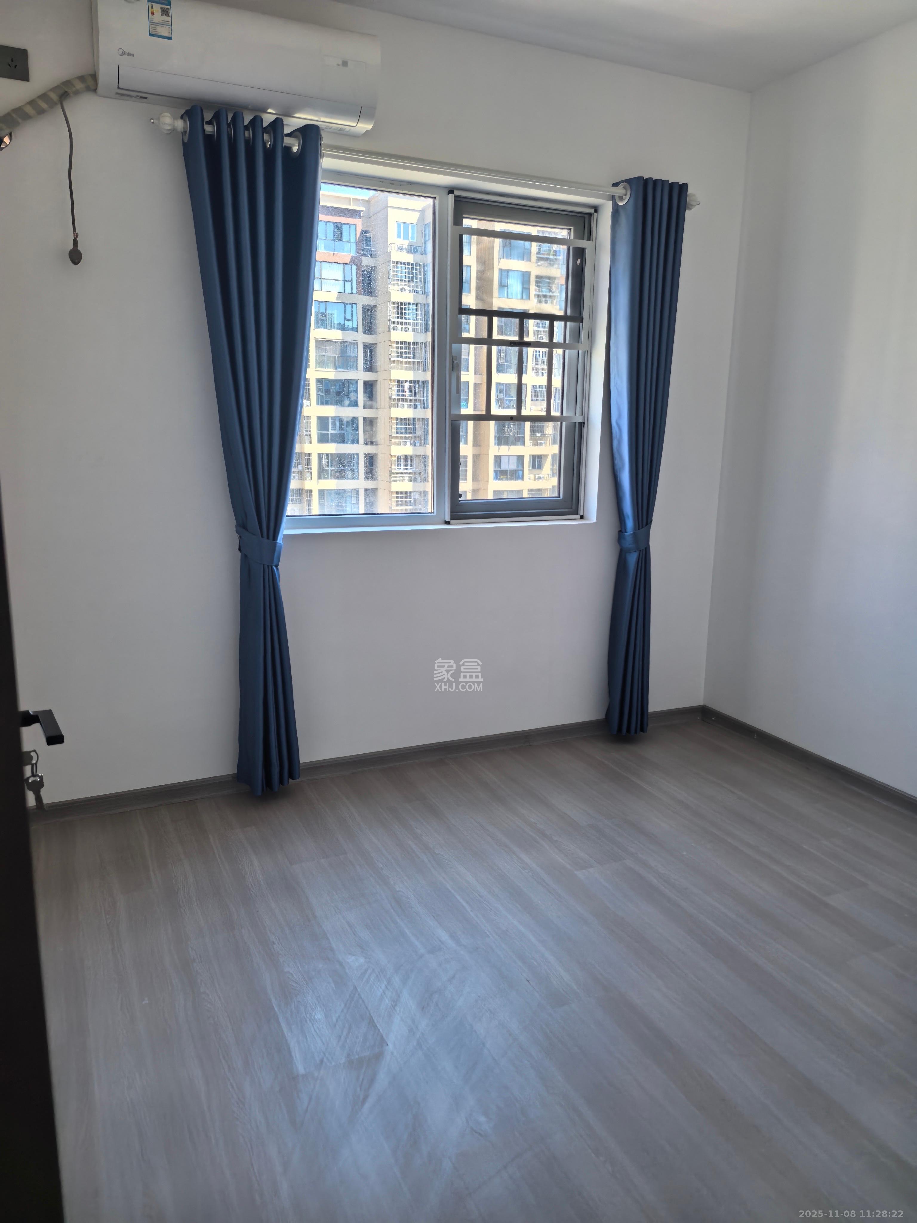 文景家园  4室2厅2卫    3500.0元/月