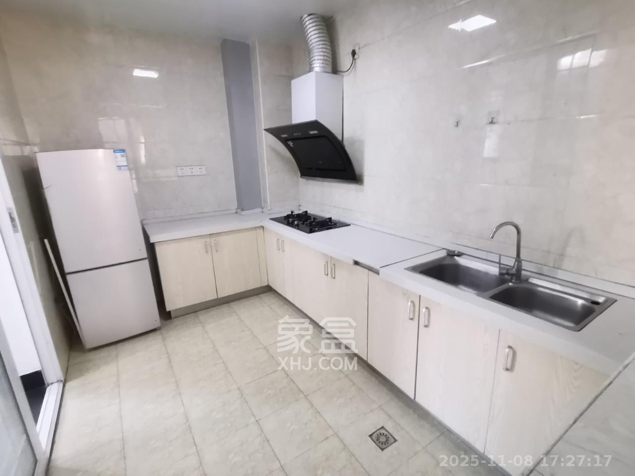 兴威帕克水岸  3室2厅2卫    2400.0元/月室内图