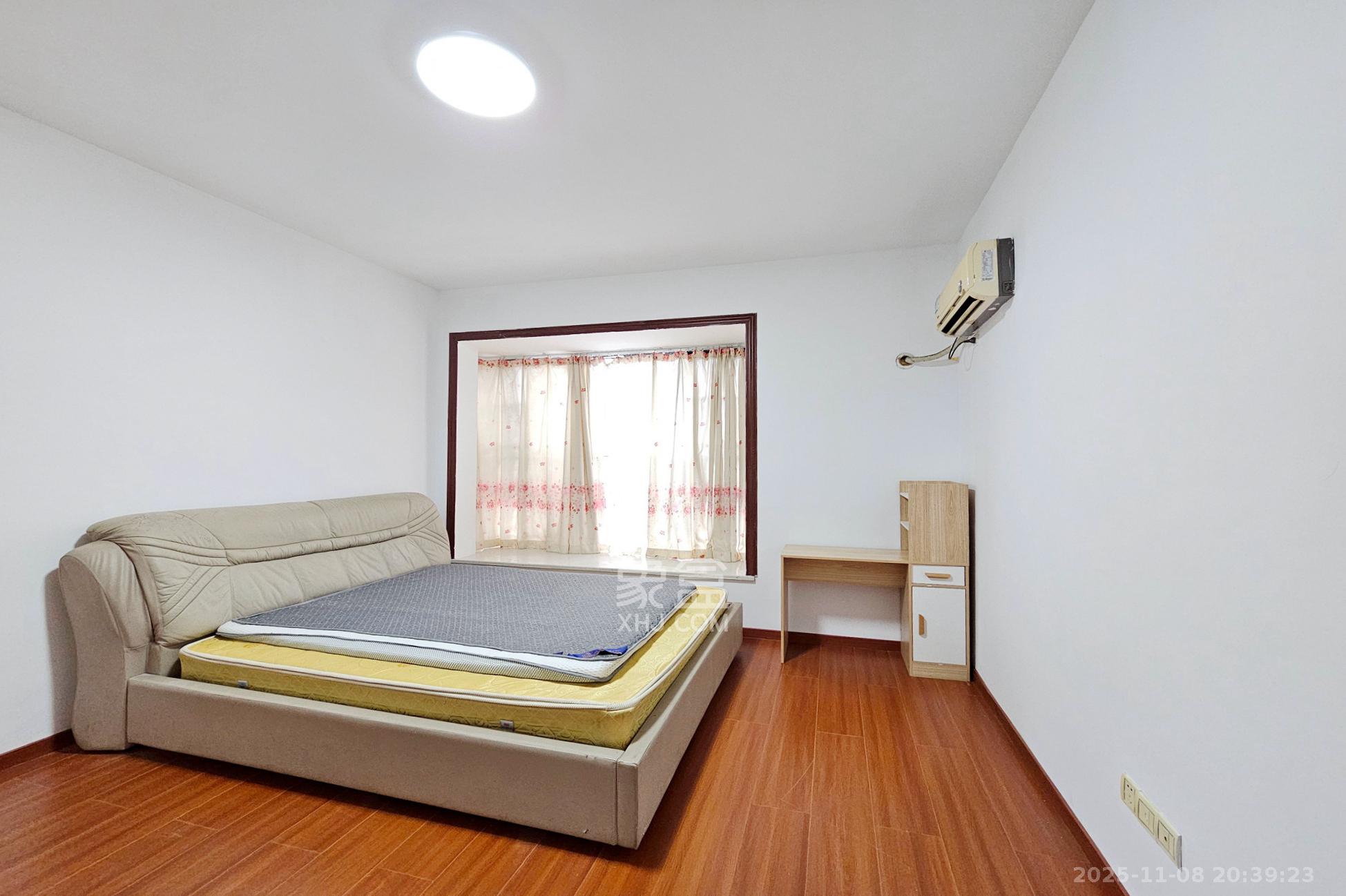 茂华国际湘  1室2厅1卫    70.0万卧室