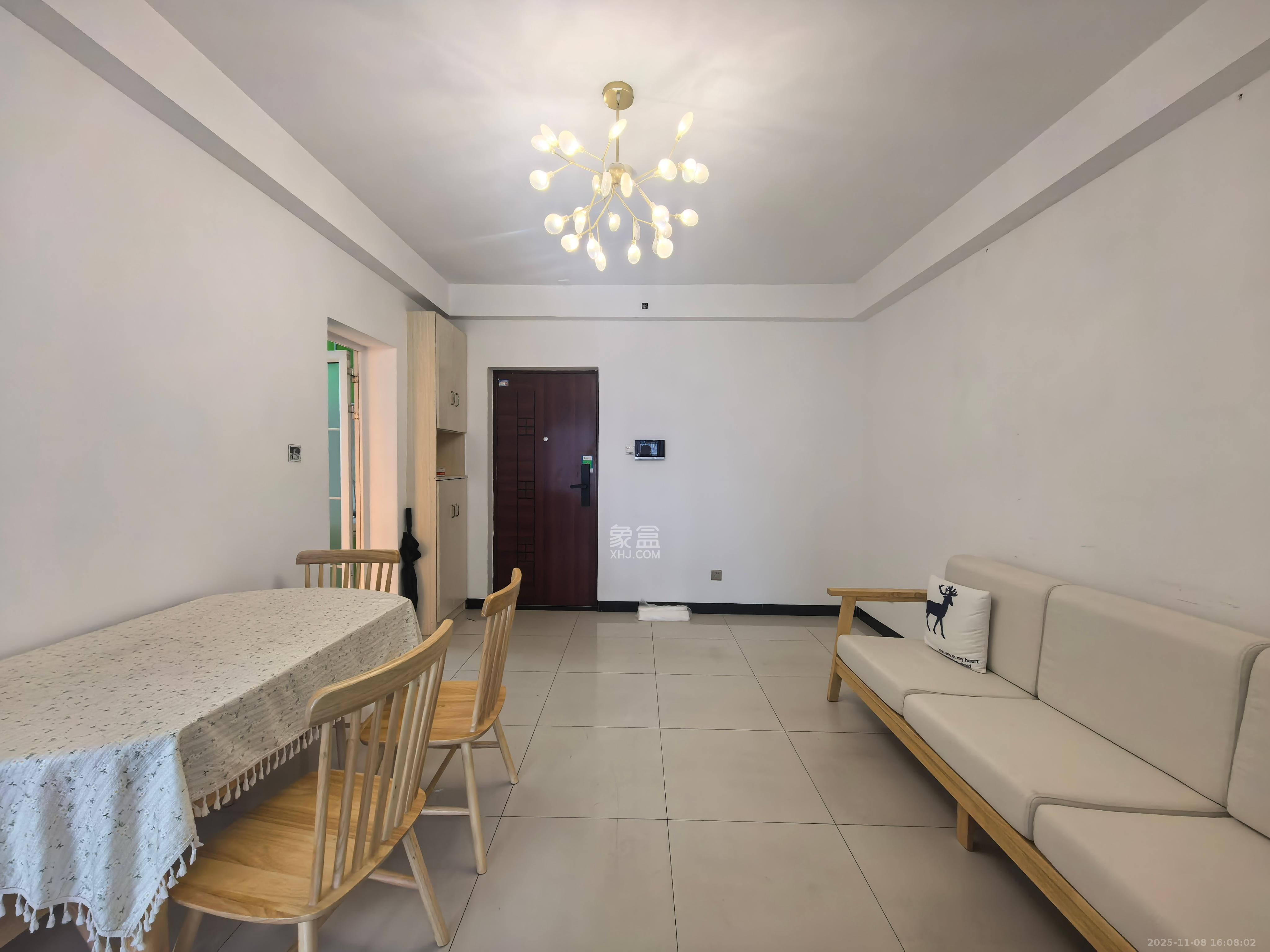 华润五彩城  2室1厅1卫    1700.0元/月