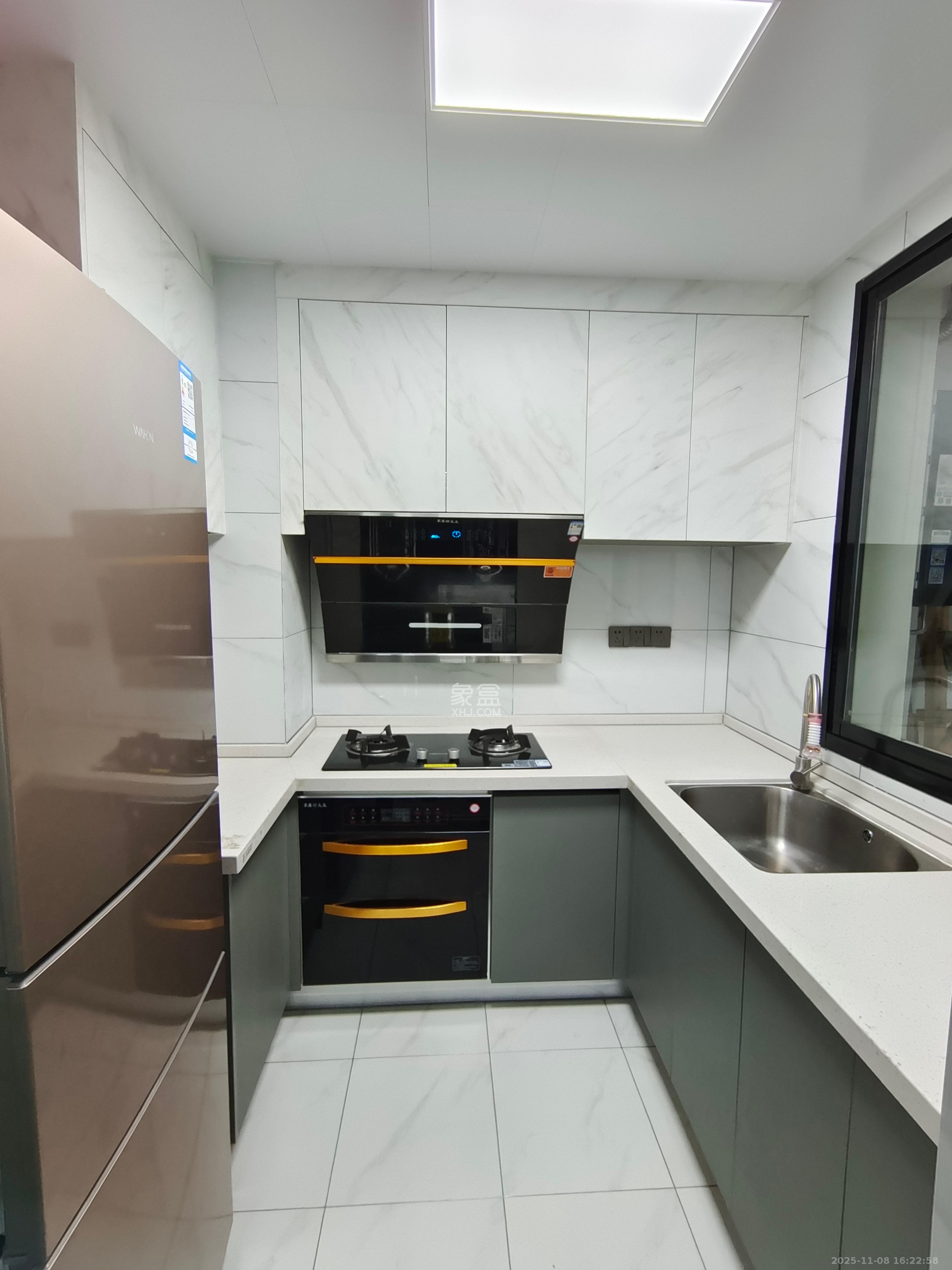 保利大都汇一期、二期  3室2厅1卫    3300.0元/月室内图