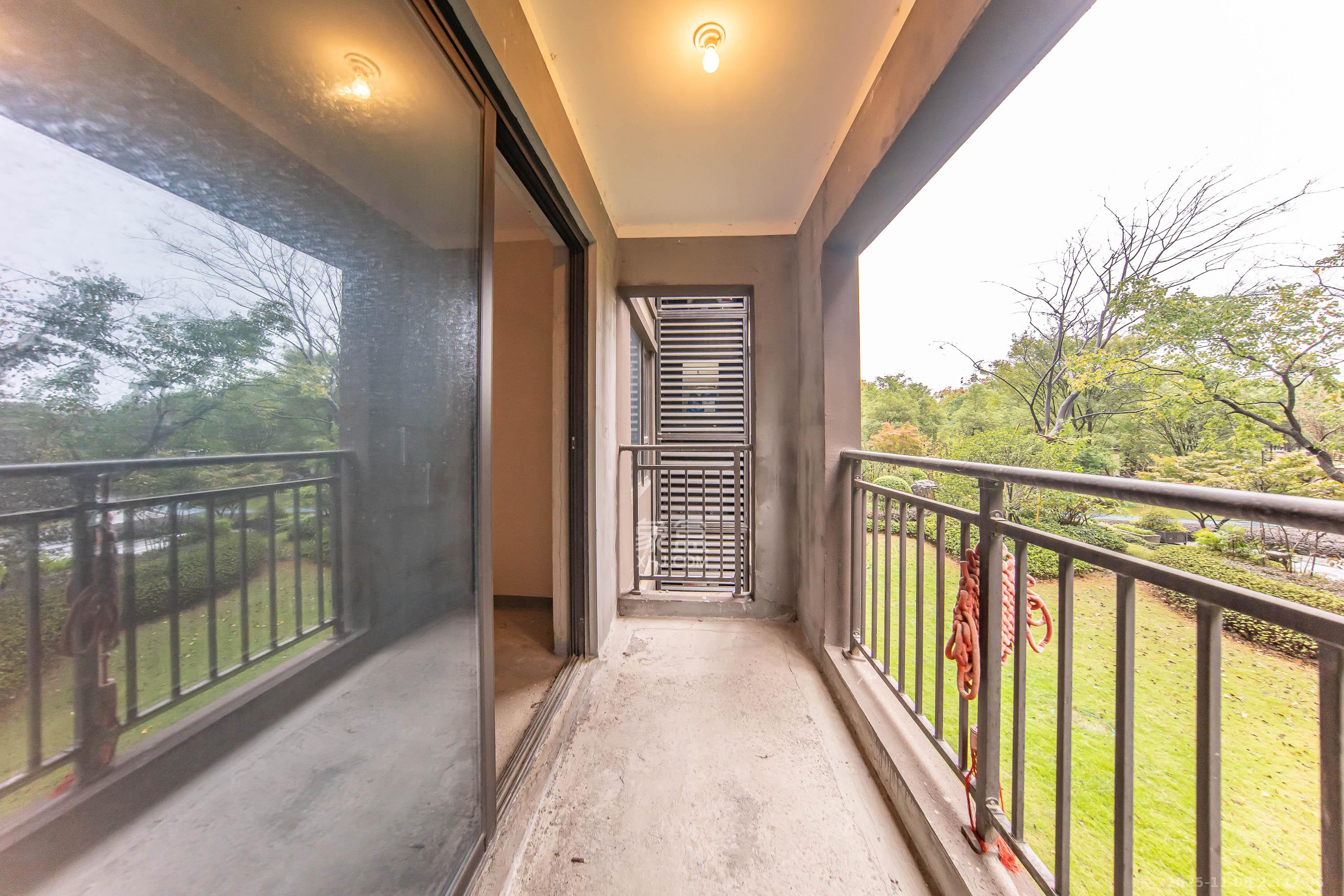 建发电建江山悦  3室1厅2卫    99.8万阳台