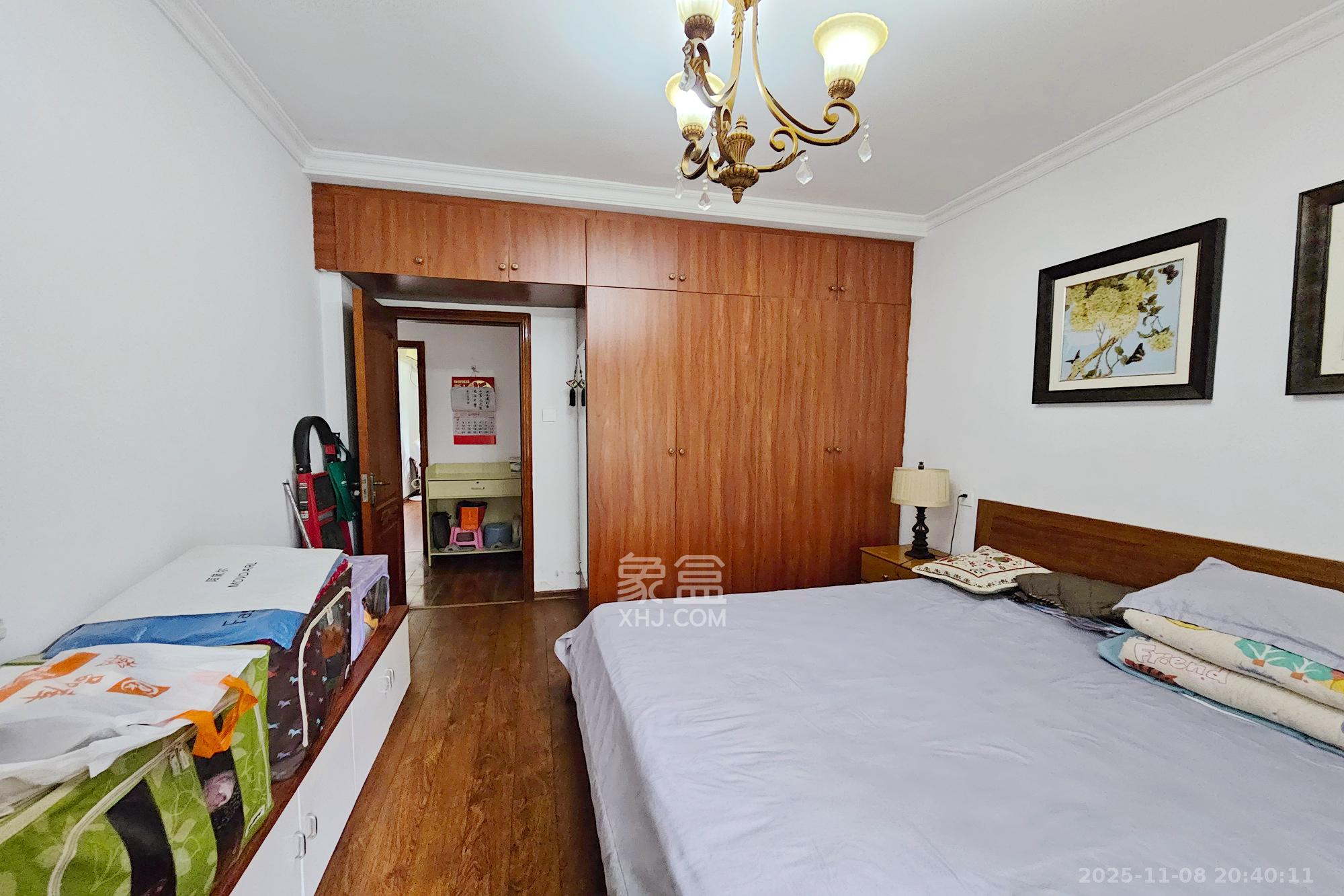 三江花中城  2室2厅1卫    88.0万卧室