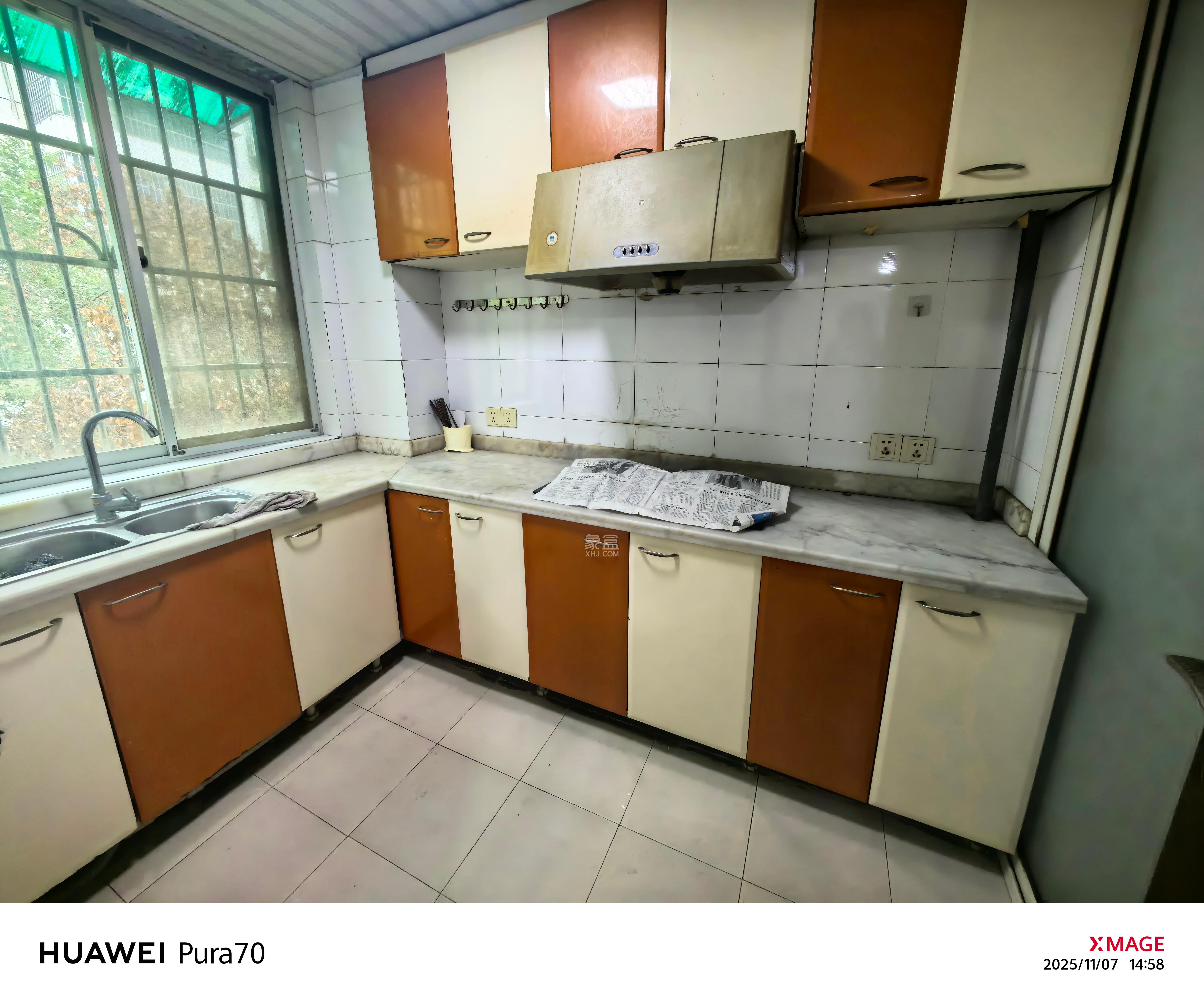 中南汽车世界 2室2厅1卫 1200.0元/月 中南汽车世界 2室2厅1卫 1200.0元/月室内图