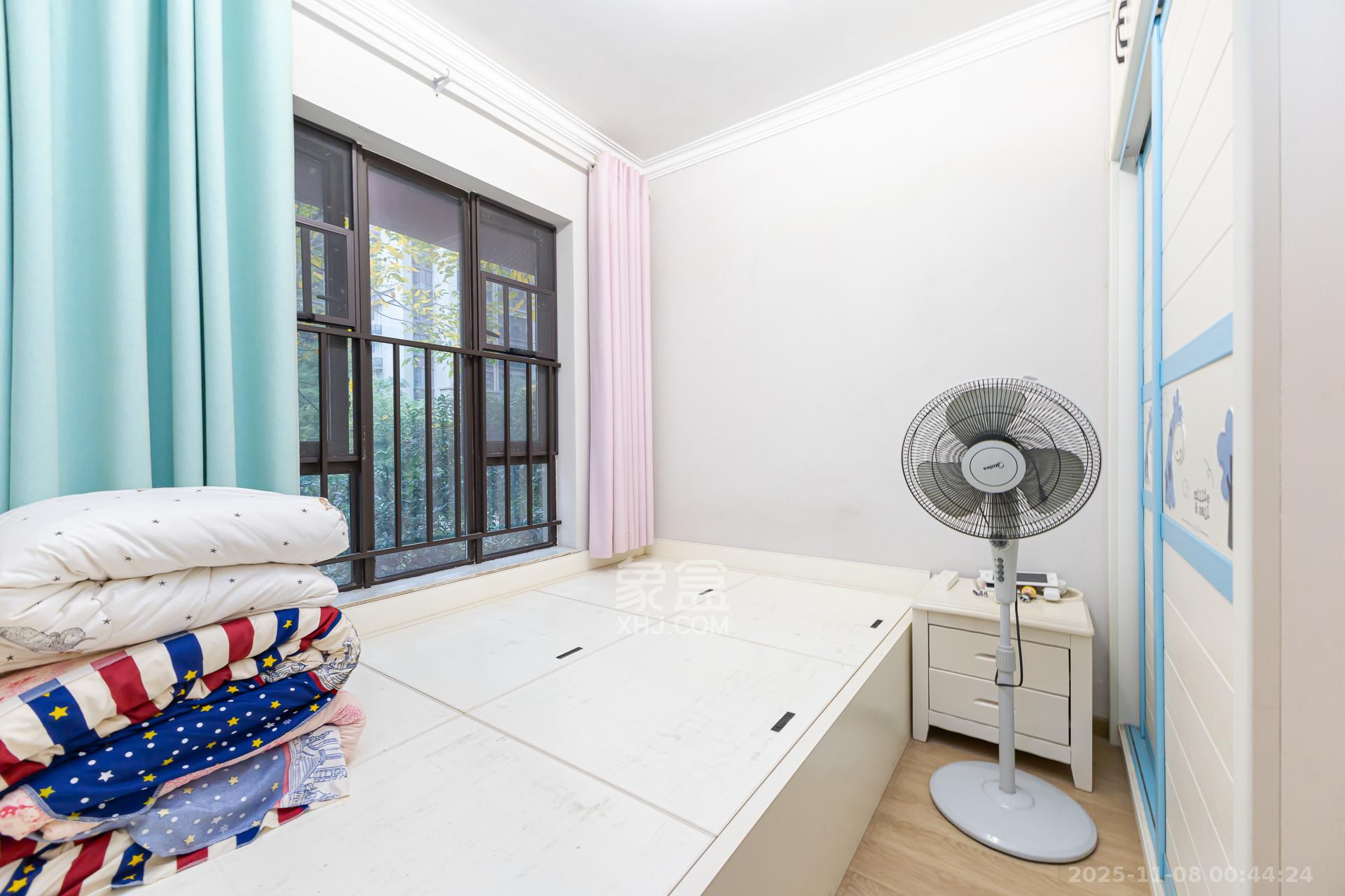 时代倾城二期 4室2厅2卫 78.0万 时代倾城二期 4室2厅2卫 78.0万卧室