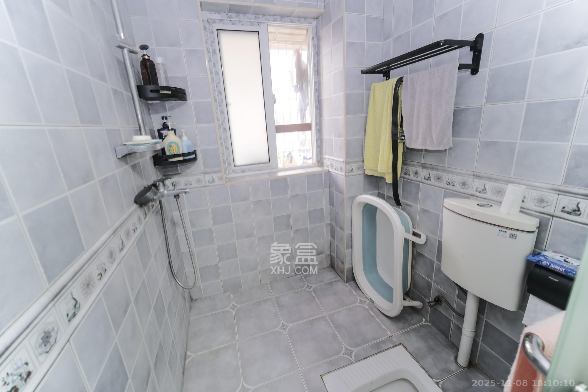 山水湾  3室2厅2卫    70.0万卫生间